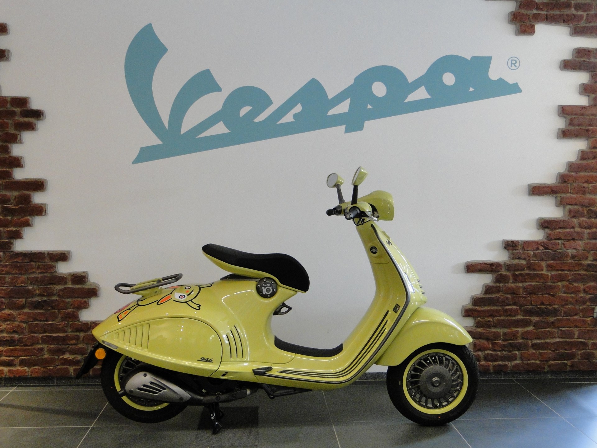 PIAGGIO Vespa 946 125 10 Anniversario Bunny Sondermodell Bunny 675/1000-showroom-element-1