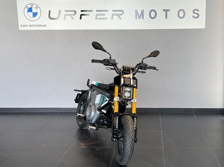 BMW CE 02-showroom-element-1