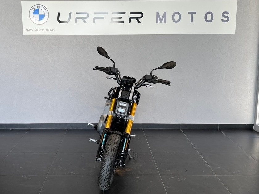 BMW CE 02-showroom-element-2