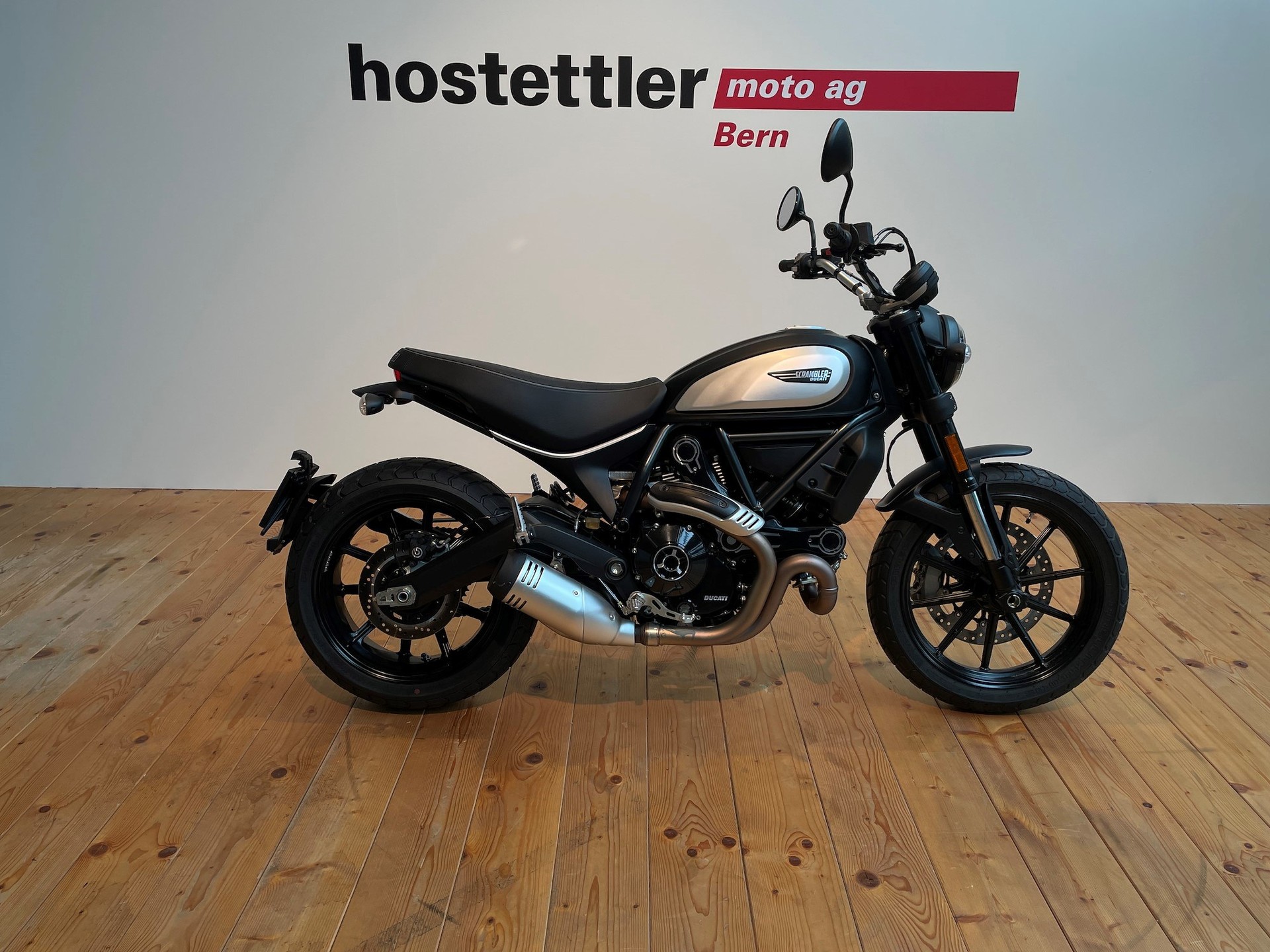 DUCATI SCRAMBLER ICON DARK-showroom-element-1