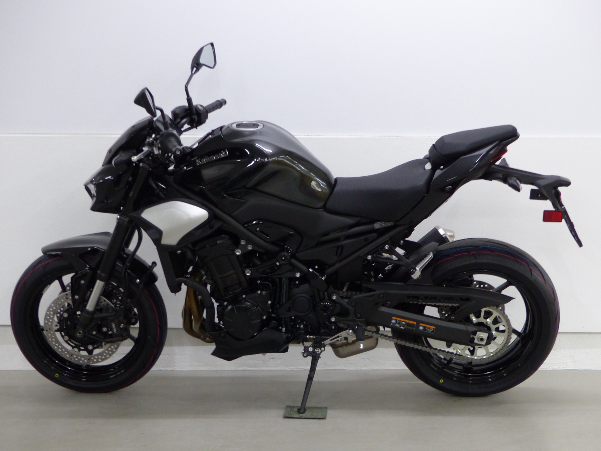 KAWASAKI Z 900 ABS 35kW MY25-showroom-element-2