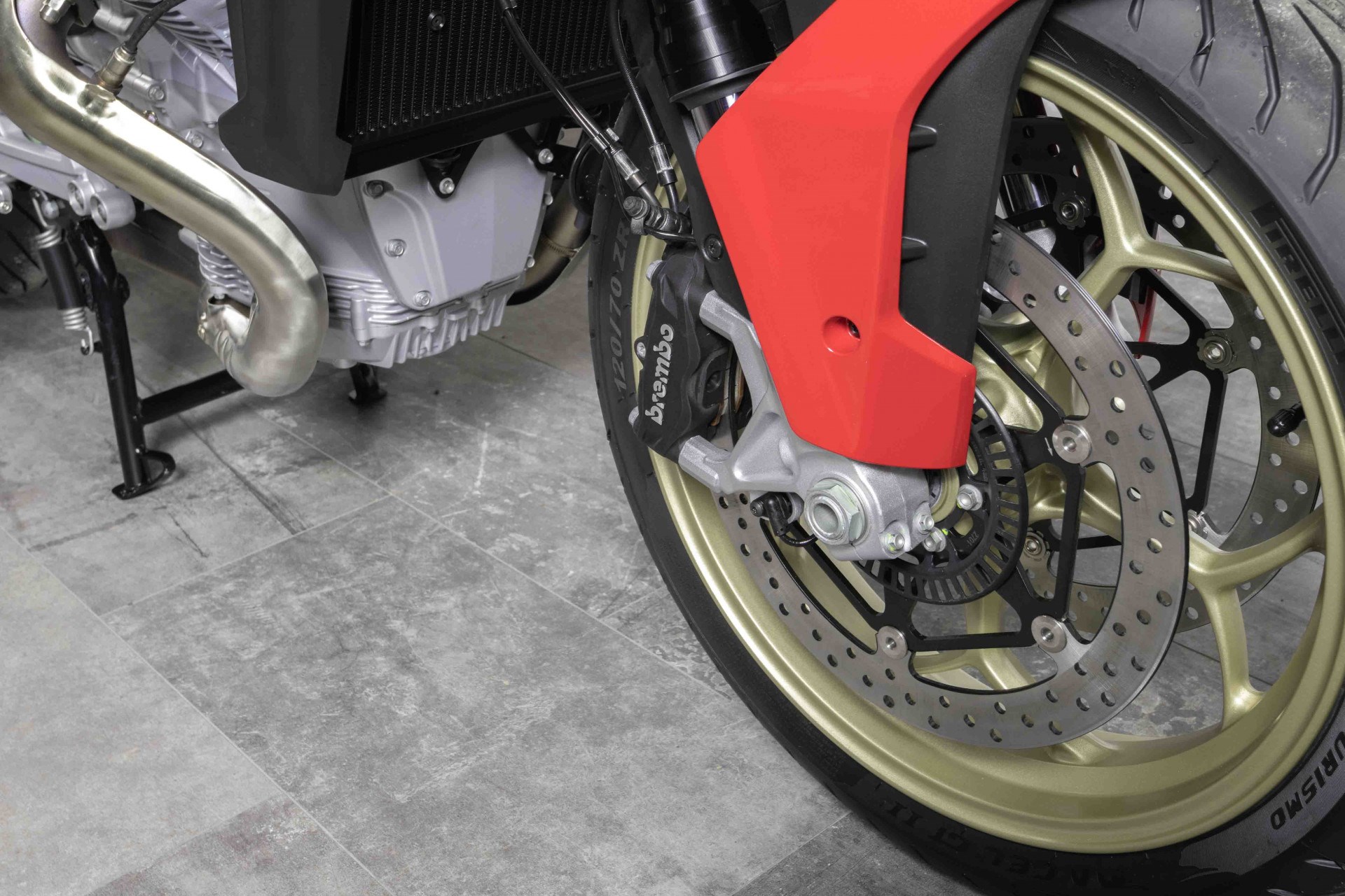 MOTO GUZZI V100 Mandello-showroom-element-3