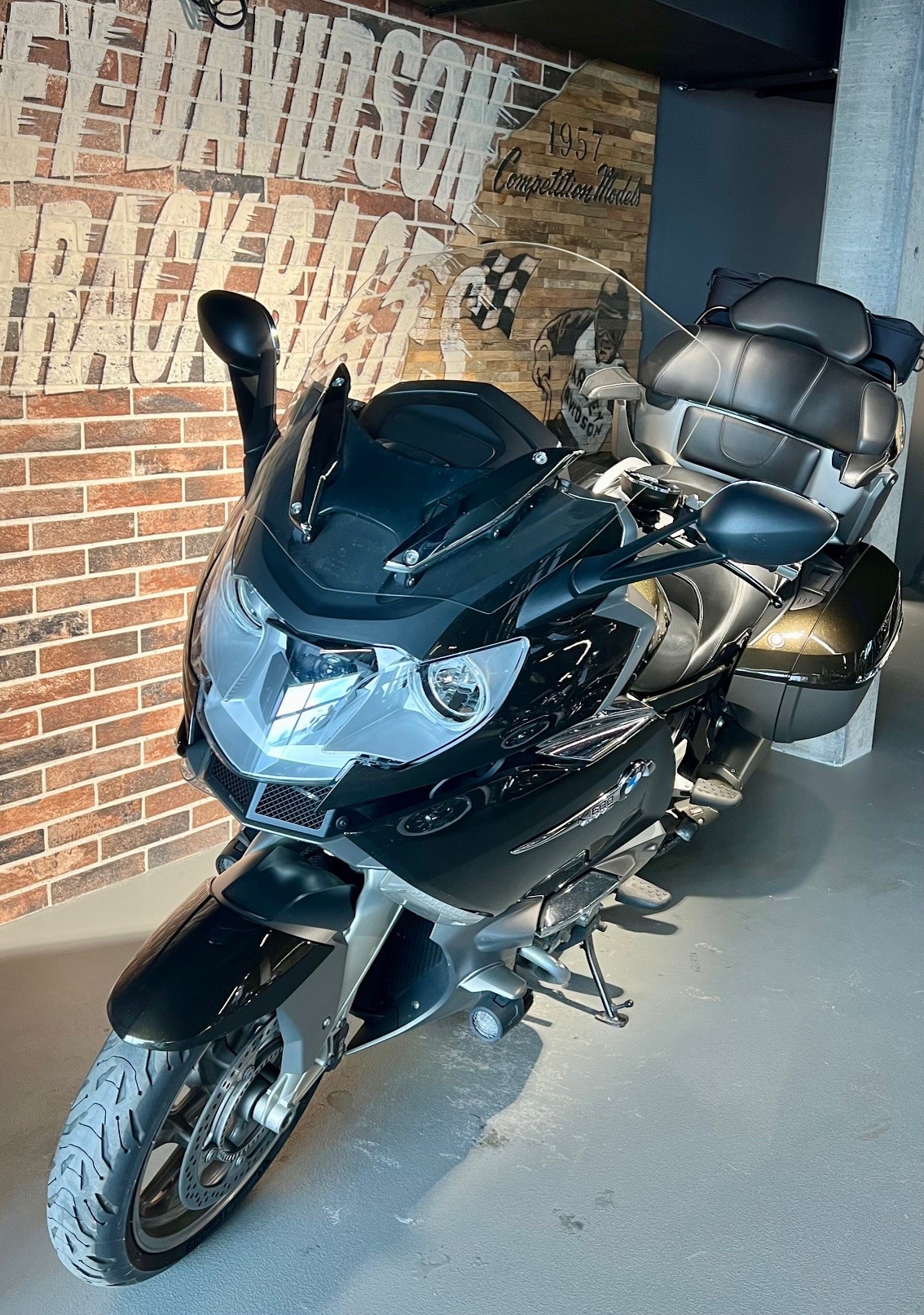 BMW K 1600 GTL Exclusive-showroom-element-1