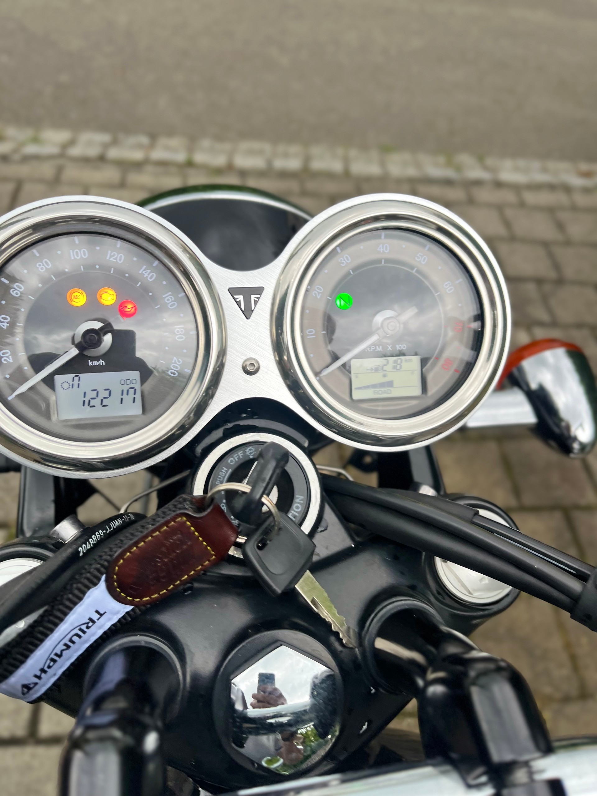 TRIUMPH Bonneville T120 ABS-image-4