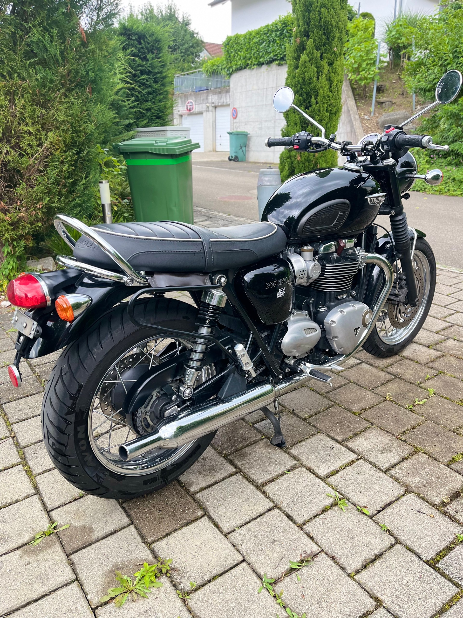 TRIUMPH Bonneville T120 ABS-image-2