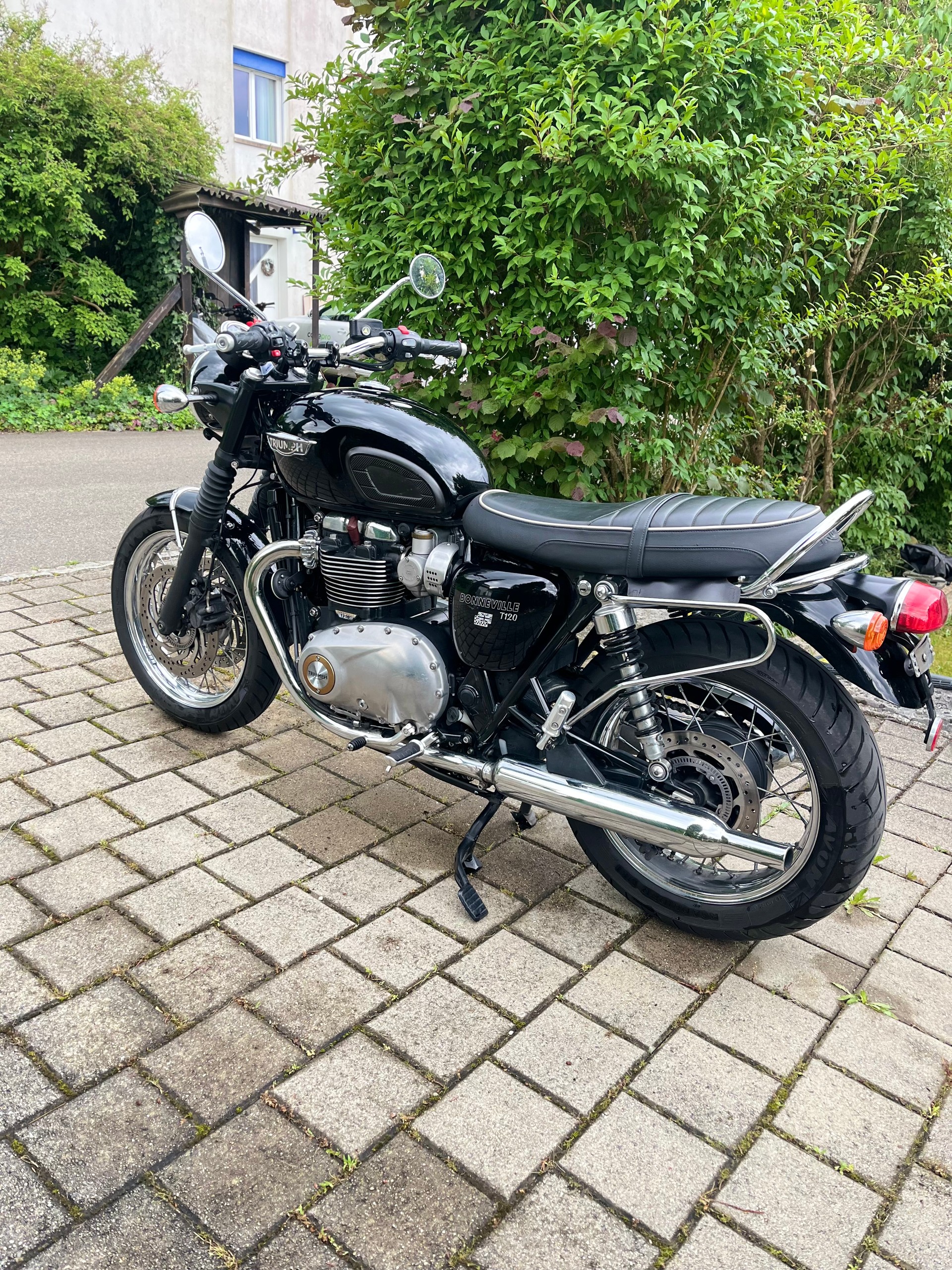 TRIUMPH Bonneville T120 ABS-image-3
