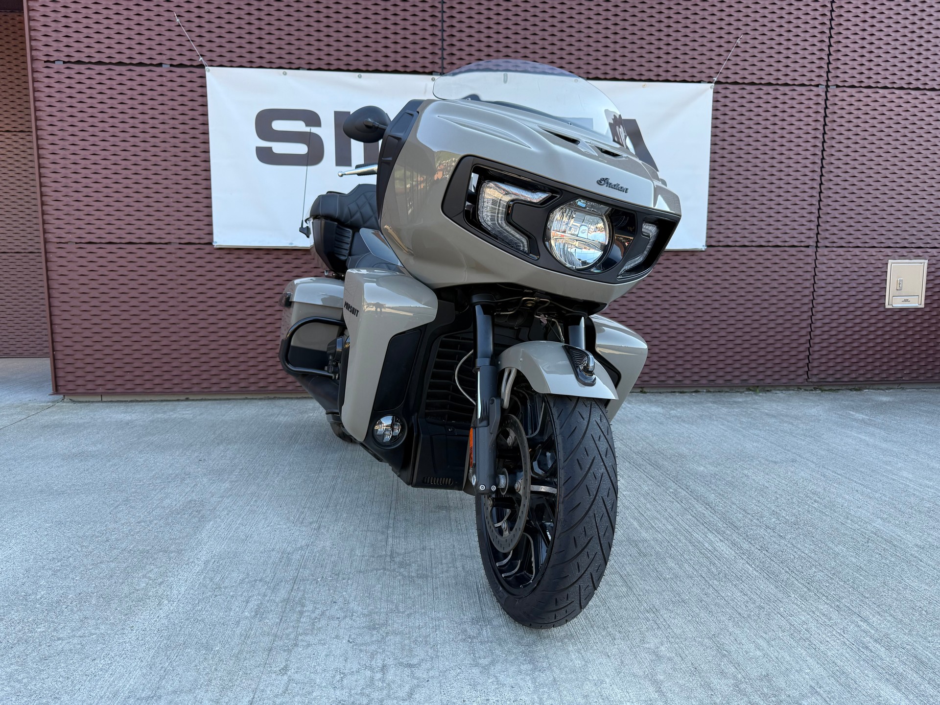 INDIAN Pursuit Dark Horse ICON-showroom-element-1