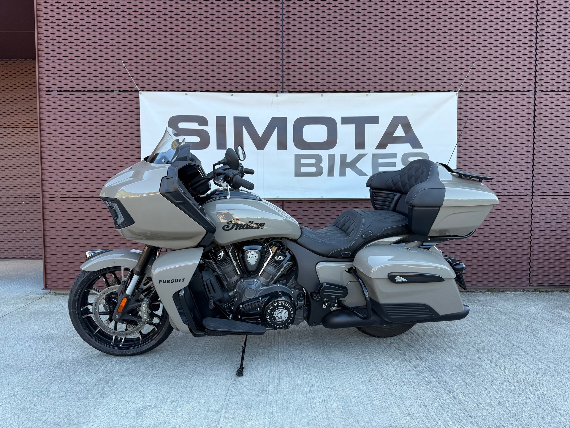 INDIAN Pursuit Dark Horse ICON-showroom-element-2