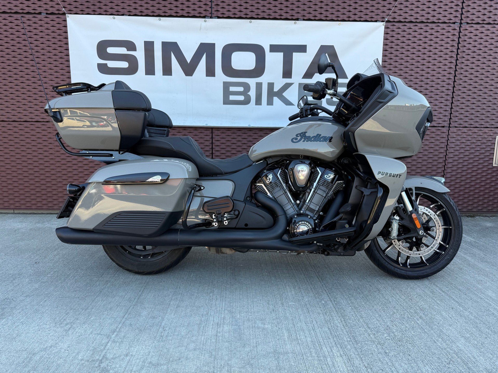INDIAN Pursuit Dark Horse ICON