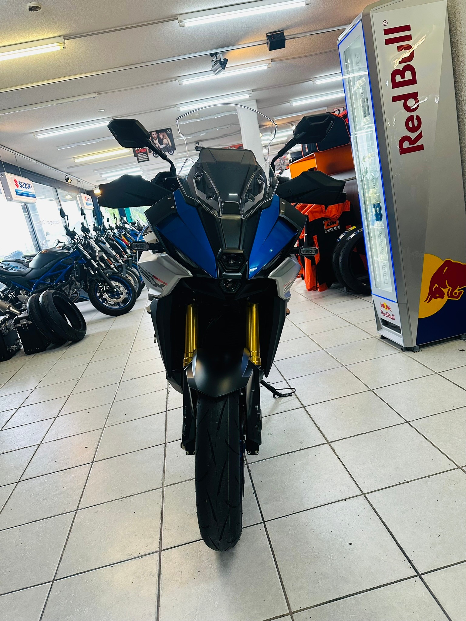 SUZUKI GSX-S 1000 GX Travel-showroom-element-1