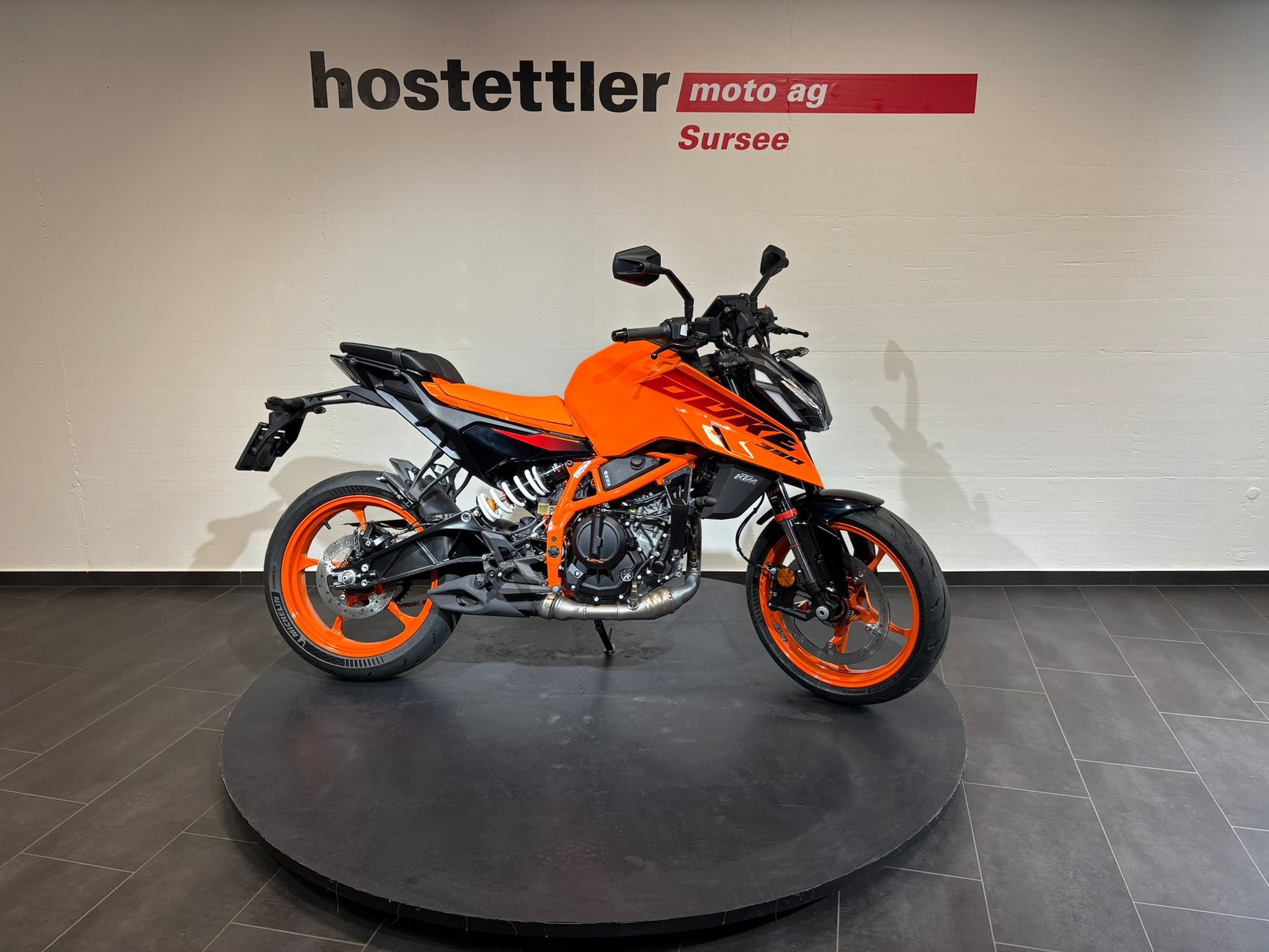 KTM 390 Duke-showroom-element-1
