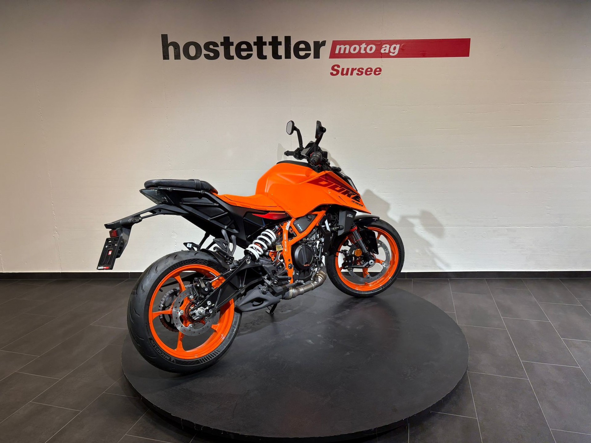 KTM 390 Duke-showroom-element-2