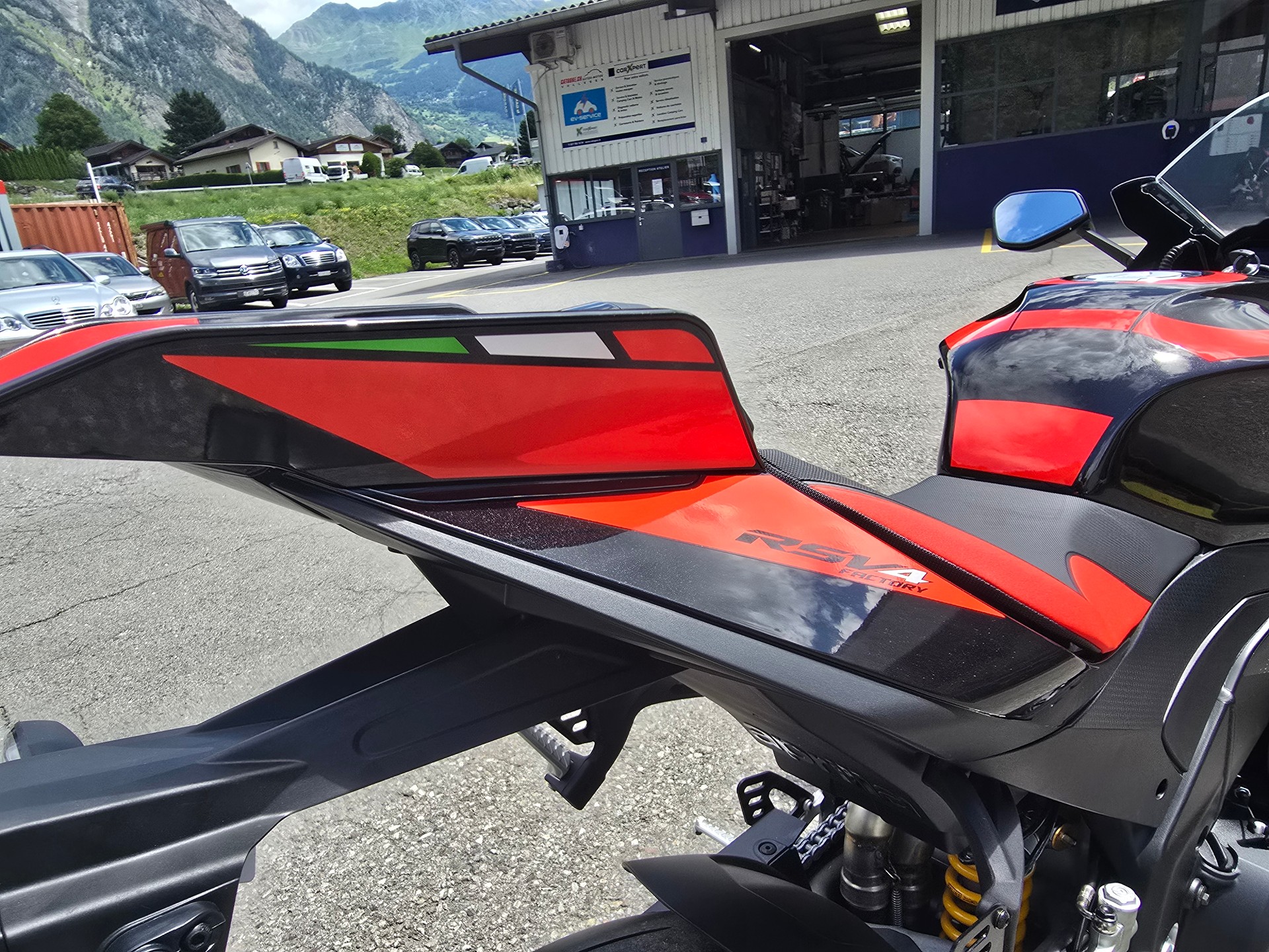 APRILIA RSV4 1100 Factory NEW 2025-image-3