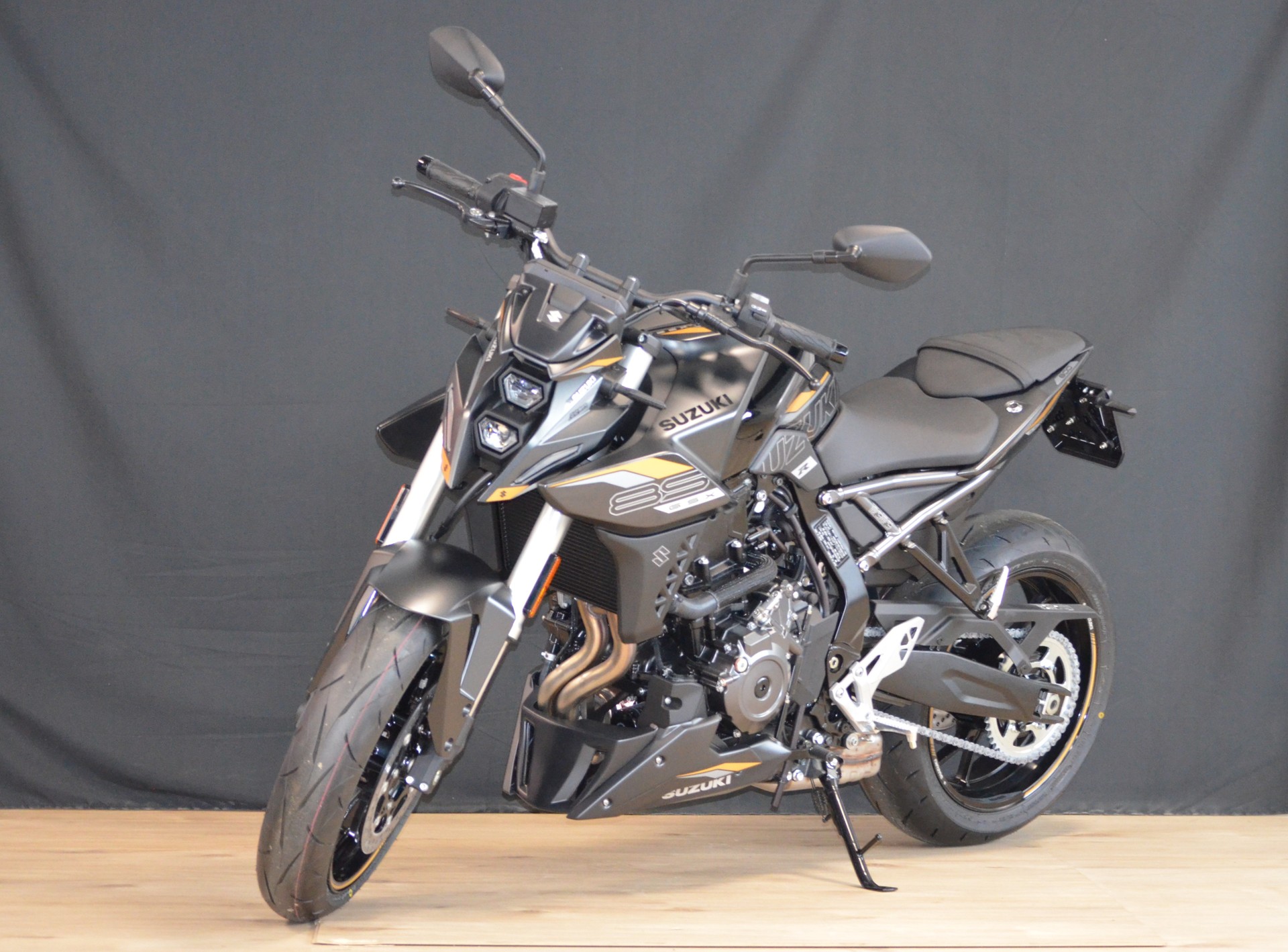 SUZUKI GSX 8 S EVO (35kW)-showroom-element-1