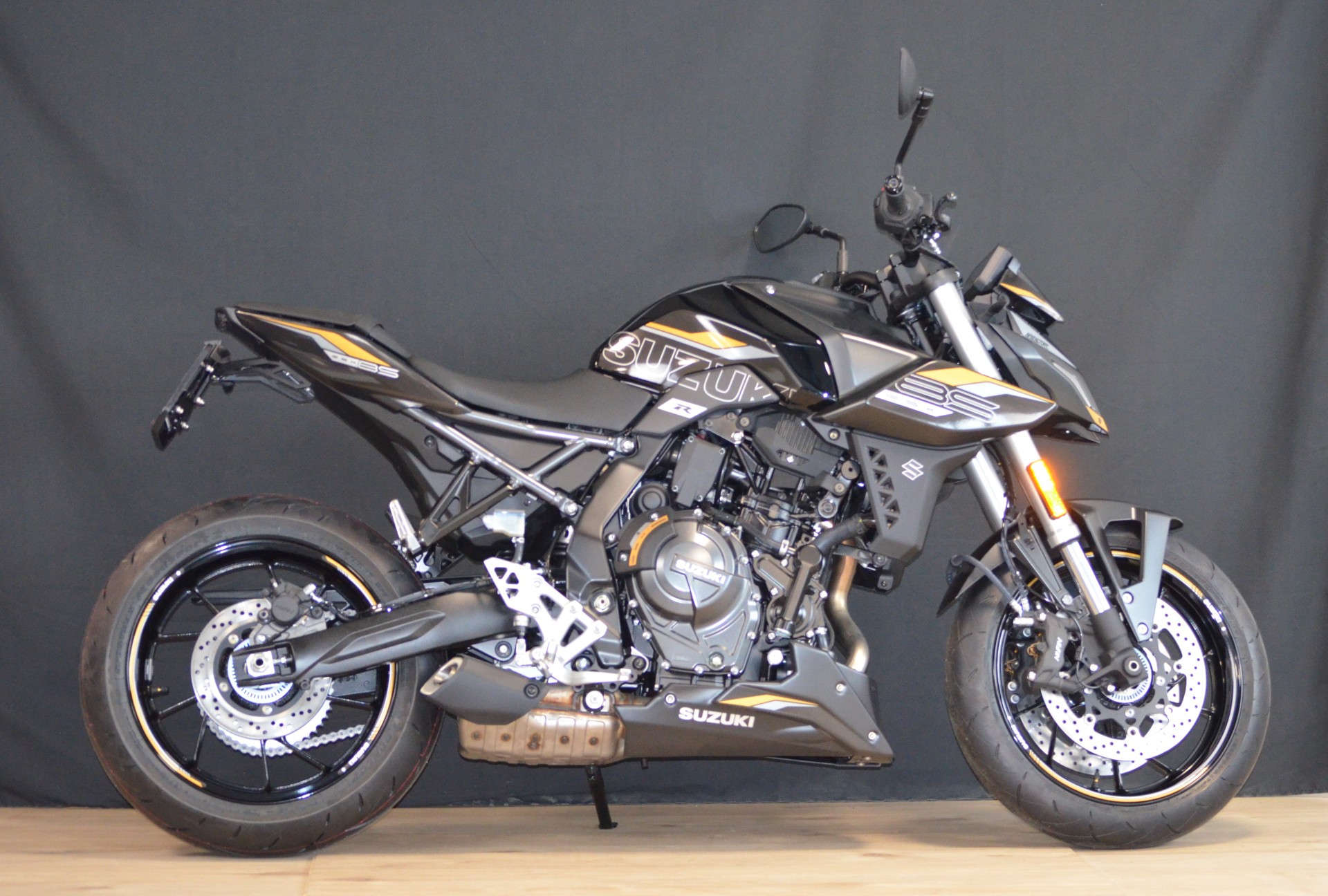 SUZUKI GSX 8 S EVO (35kW)-showroom-element-3