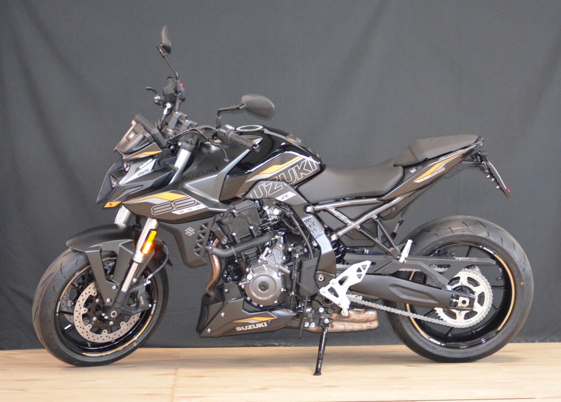 SUZUKI GSX 8 S EVO (35kW)-showroom-element-2