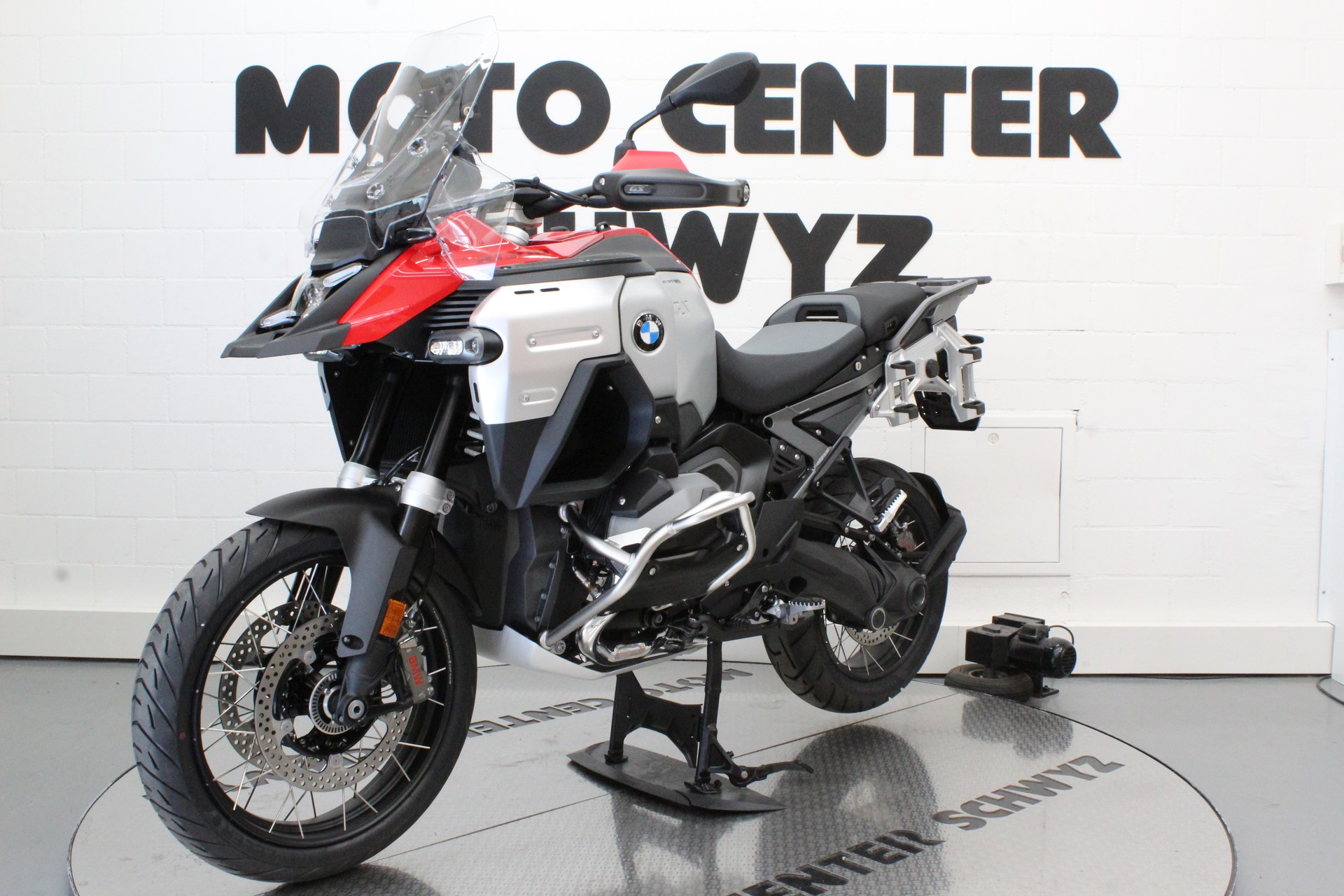 BMW R 1300 GS Adventure-showroom-element-3