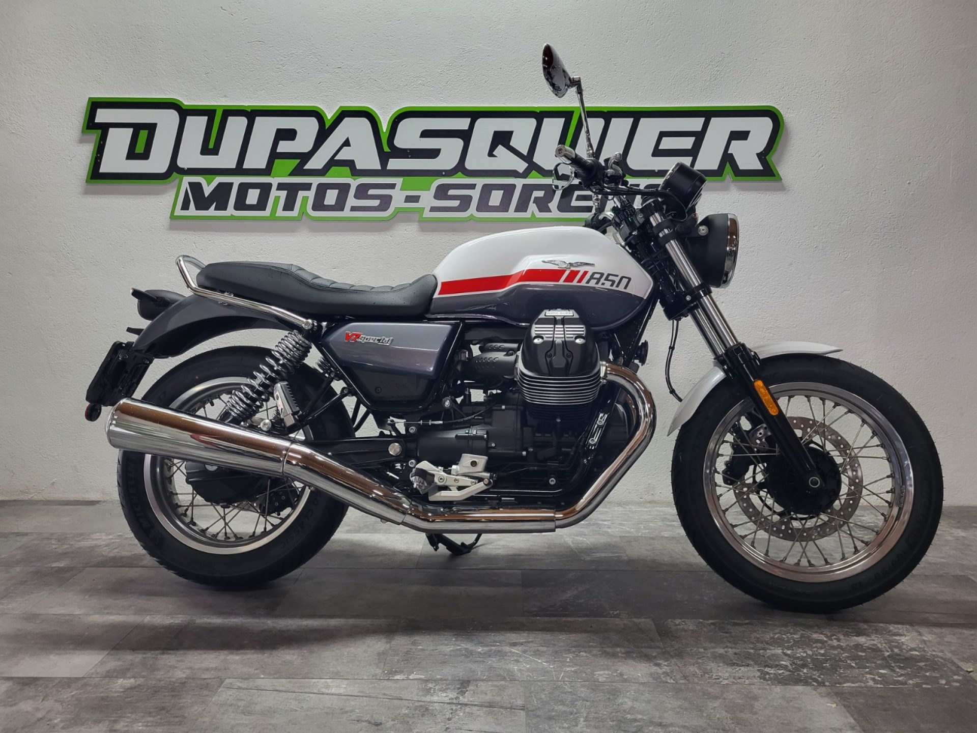 MOTO GUZZI V7 850 Special-showroom-element-2