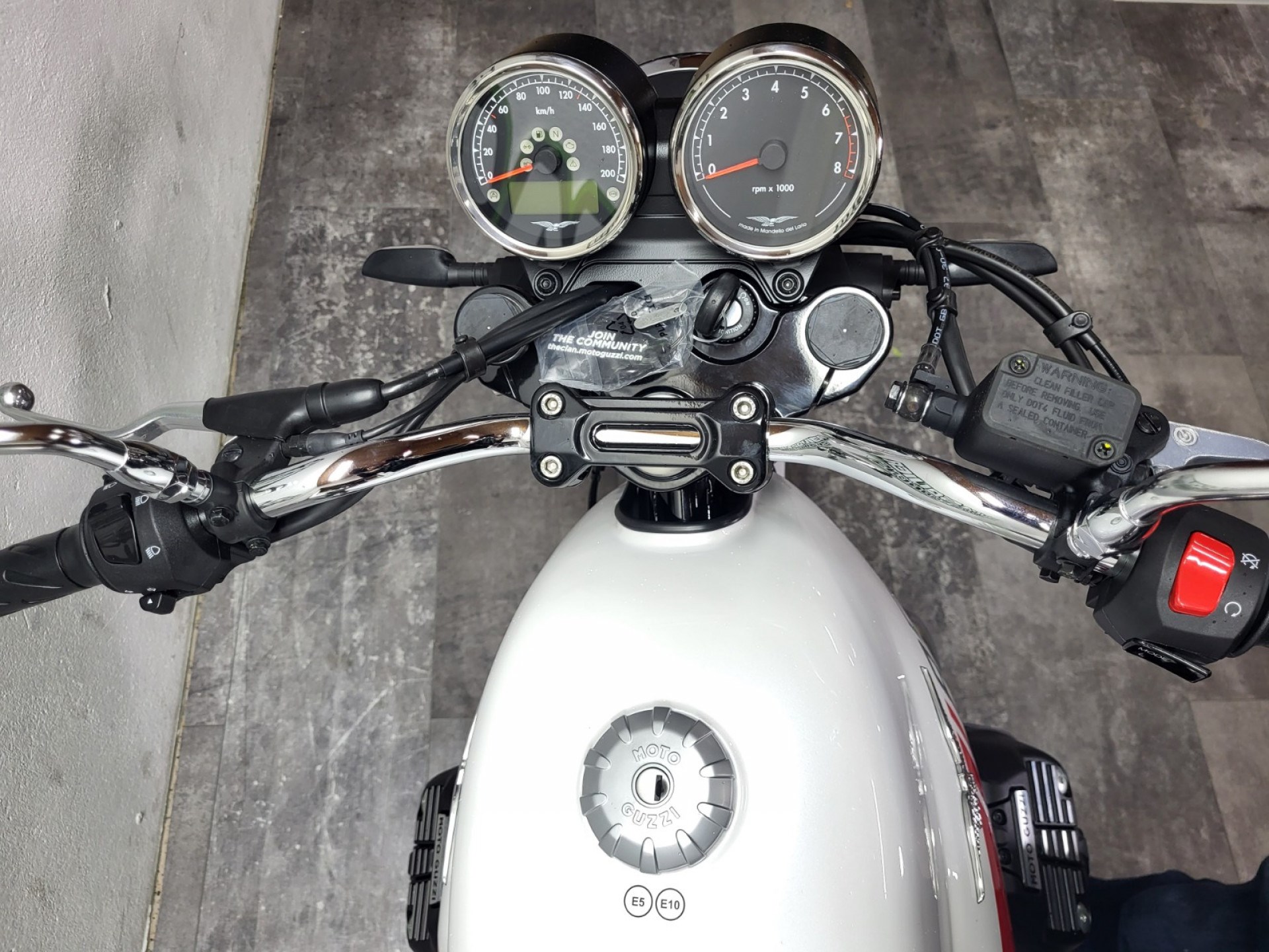 MOTO GUZZI V7 850 Special-showroom-element-3