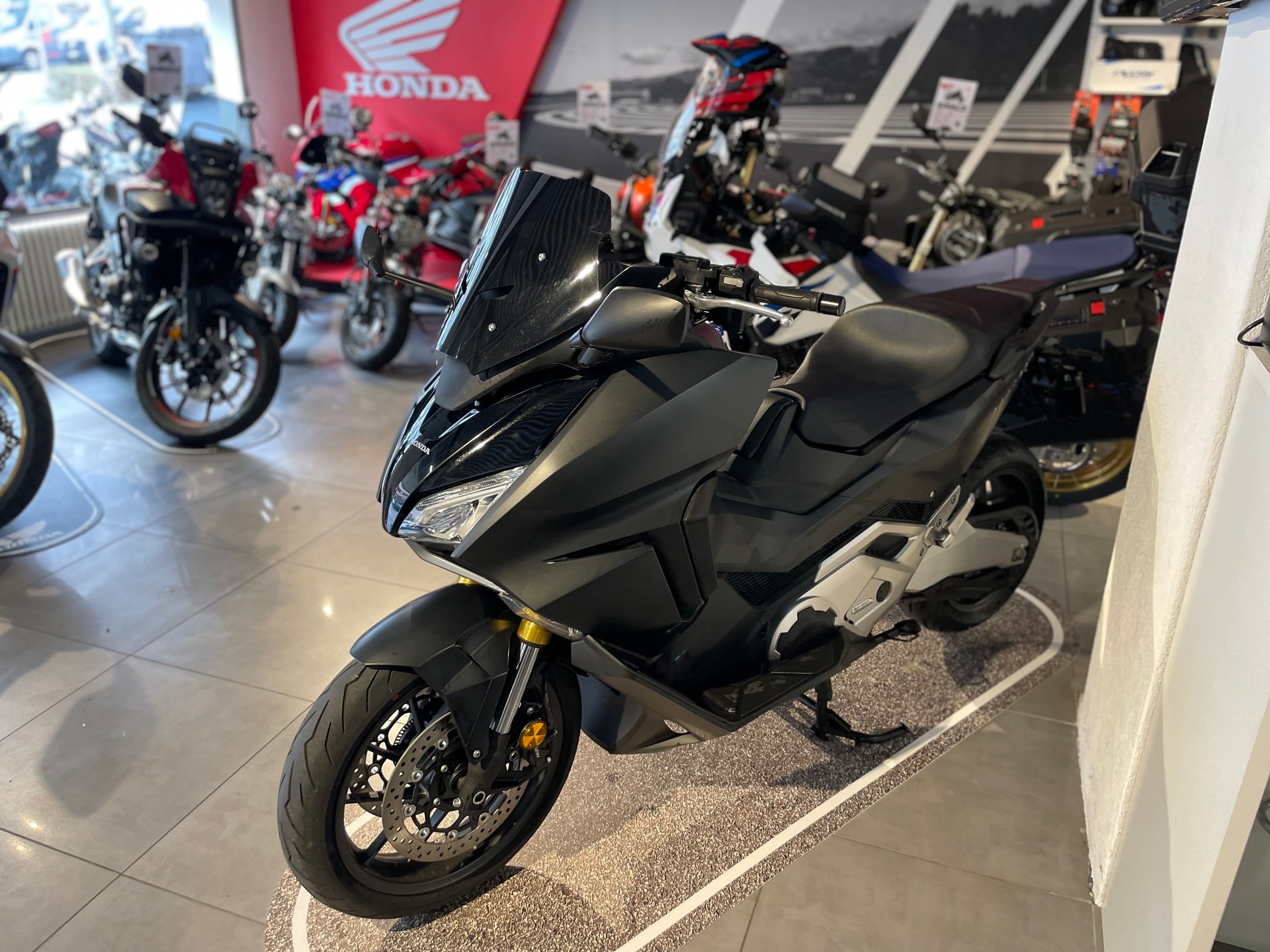 HONDA NSS 750-showroom-element-1
