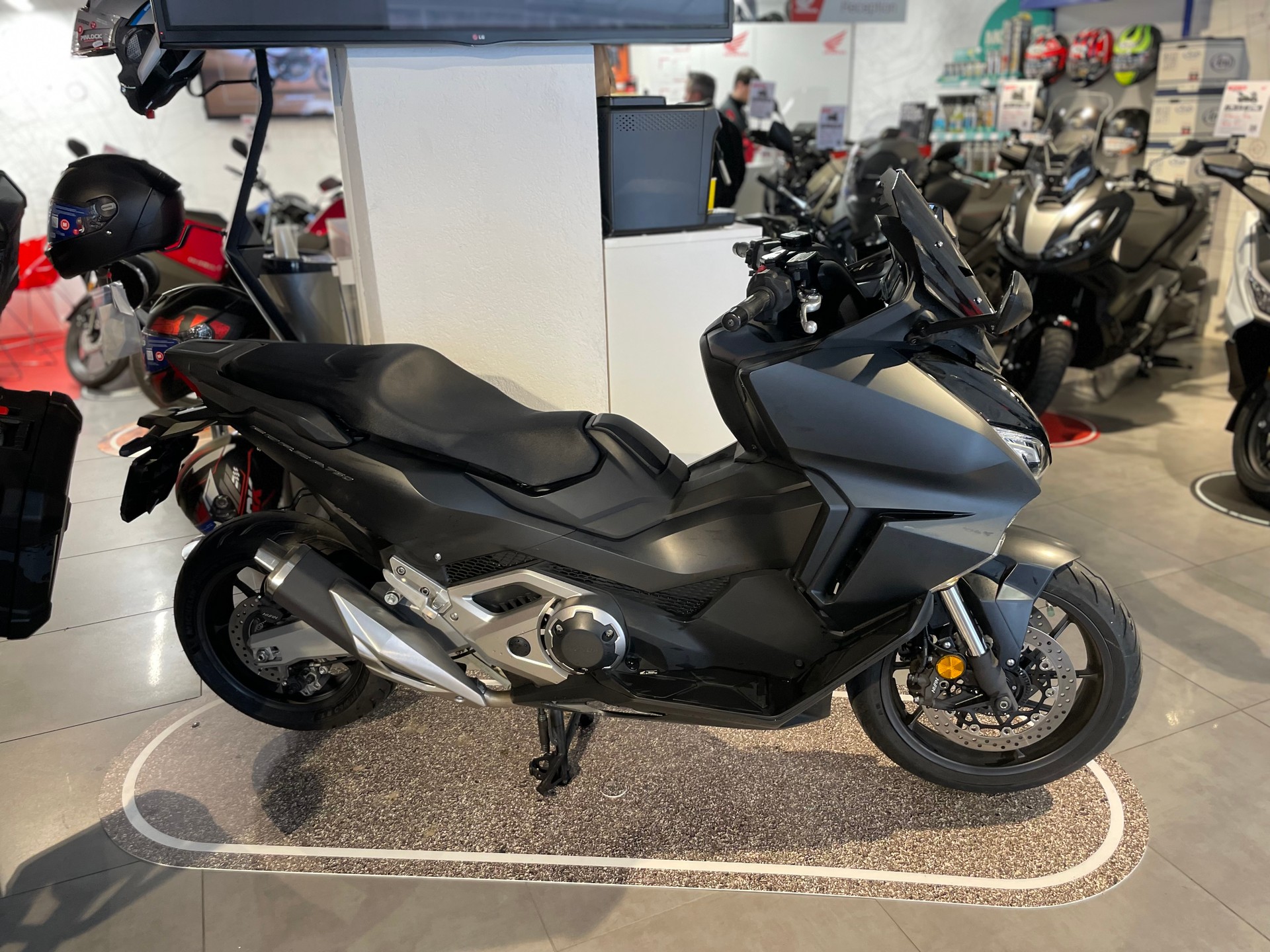 HONDA NSS 750-showroom-element-2