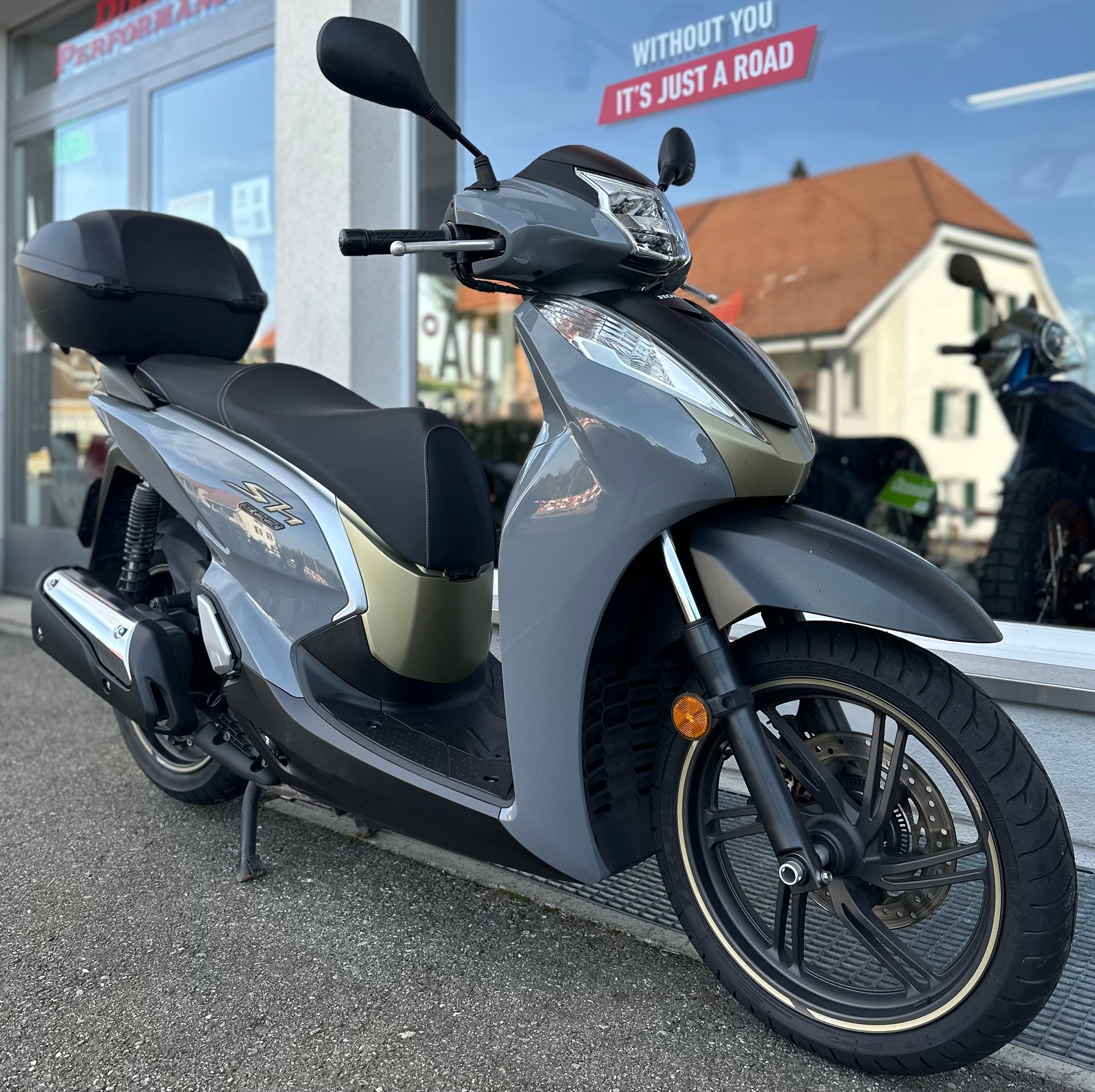 HONDA SH 300 i ABS-showroom-element-2