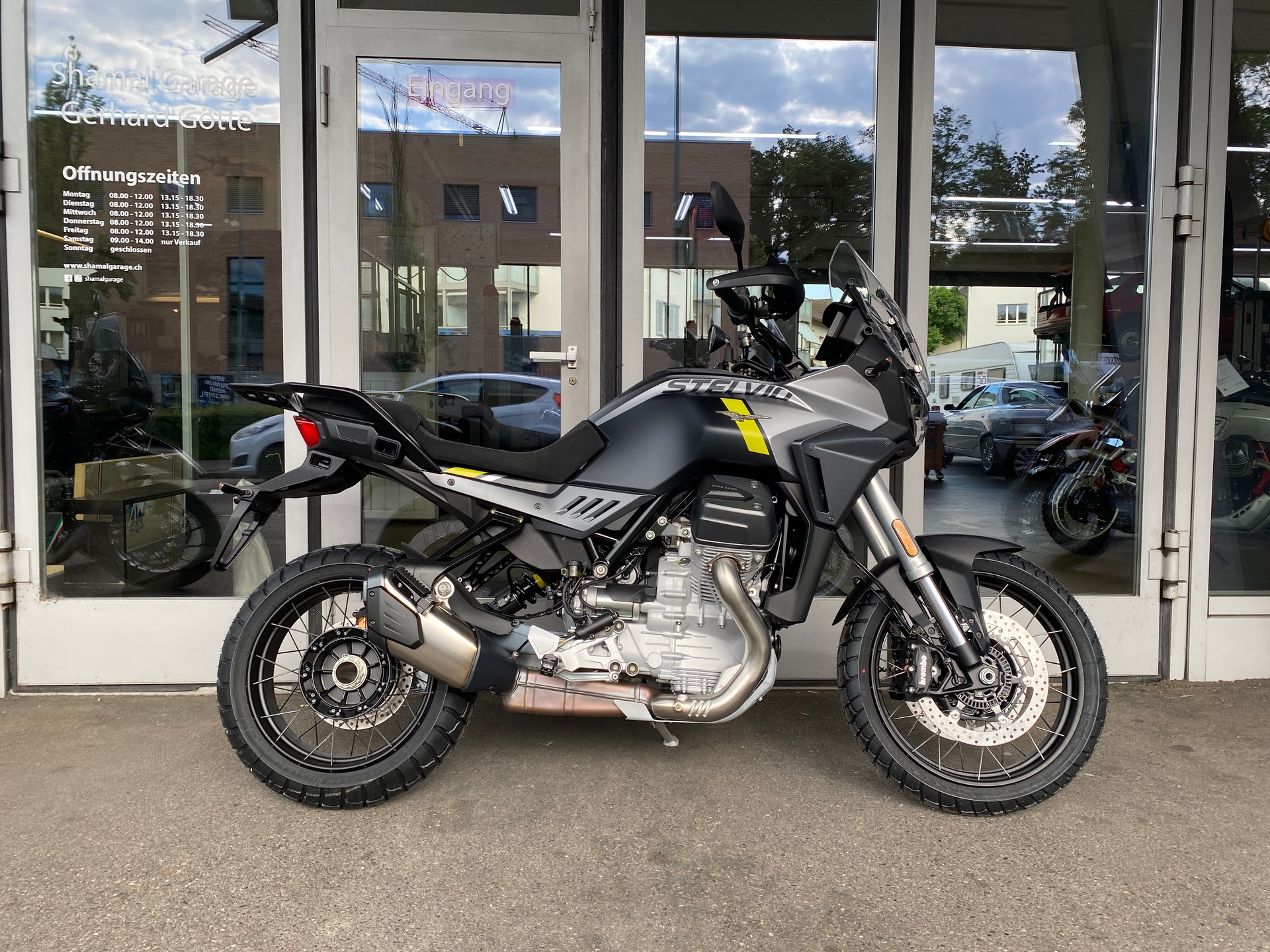MOTO GUZZI Stelvio  EU5+-showroom-element-1