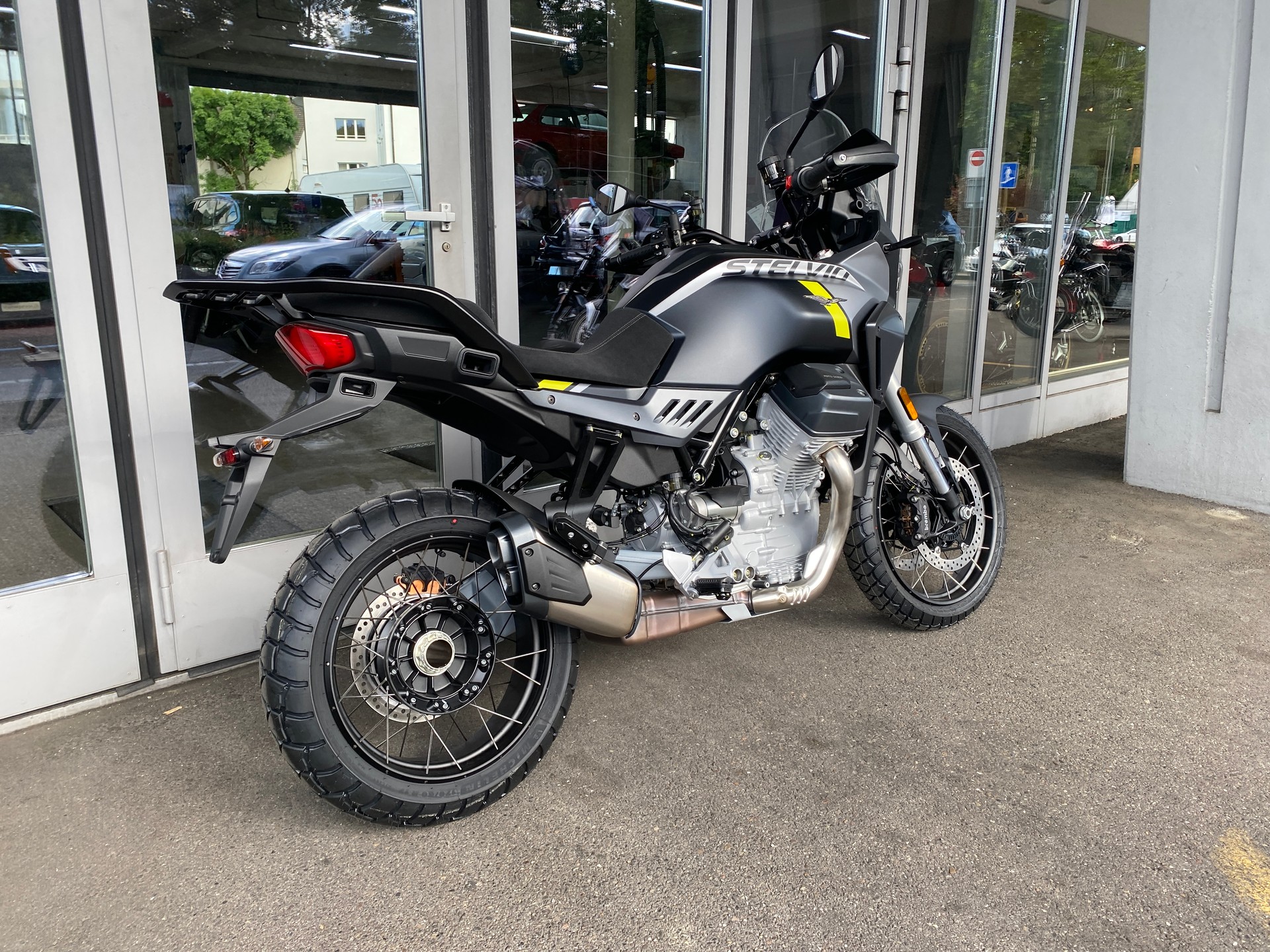 MOTO GUZZI Stelvio  EU5+-showroom-element-2