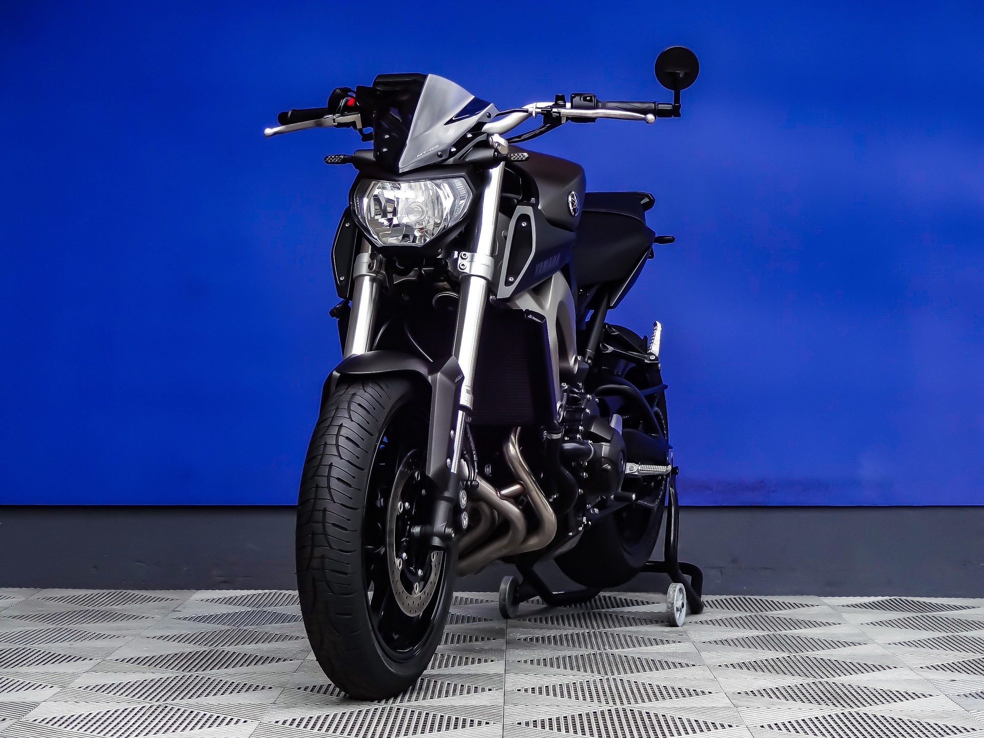YAMAHA MT-09 ABS-showroom-element-3