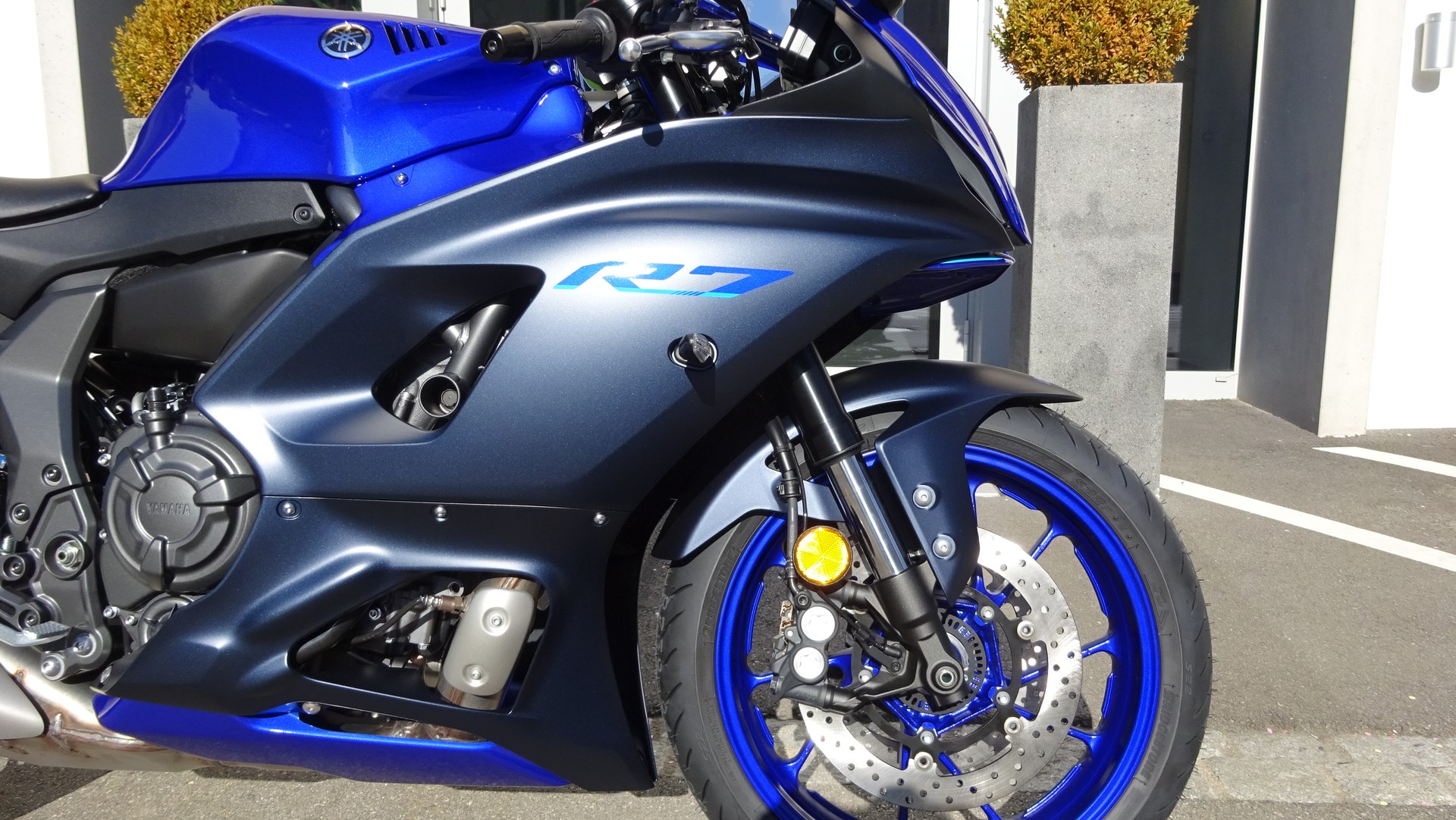 YAMAHA R7-showroom-element-2