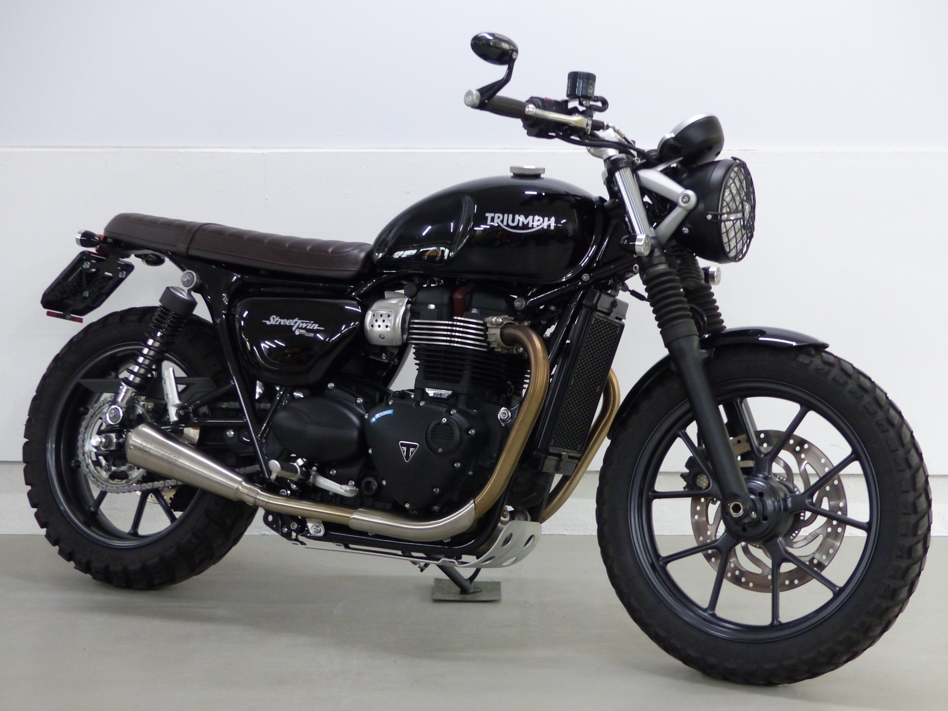 TRIUMPH Street Twin 900 i mit Zubehör-showroom-element-3