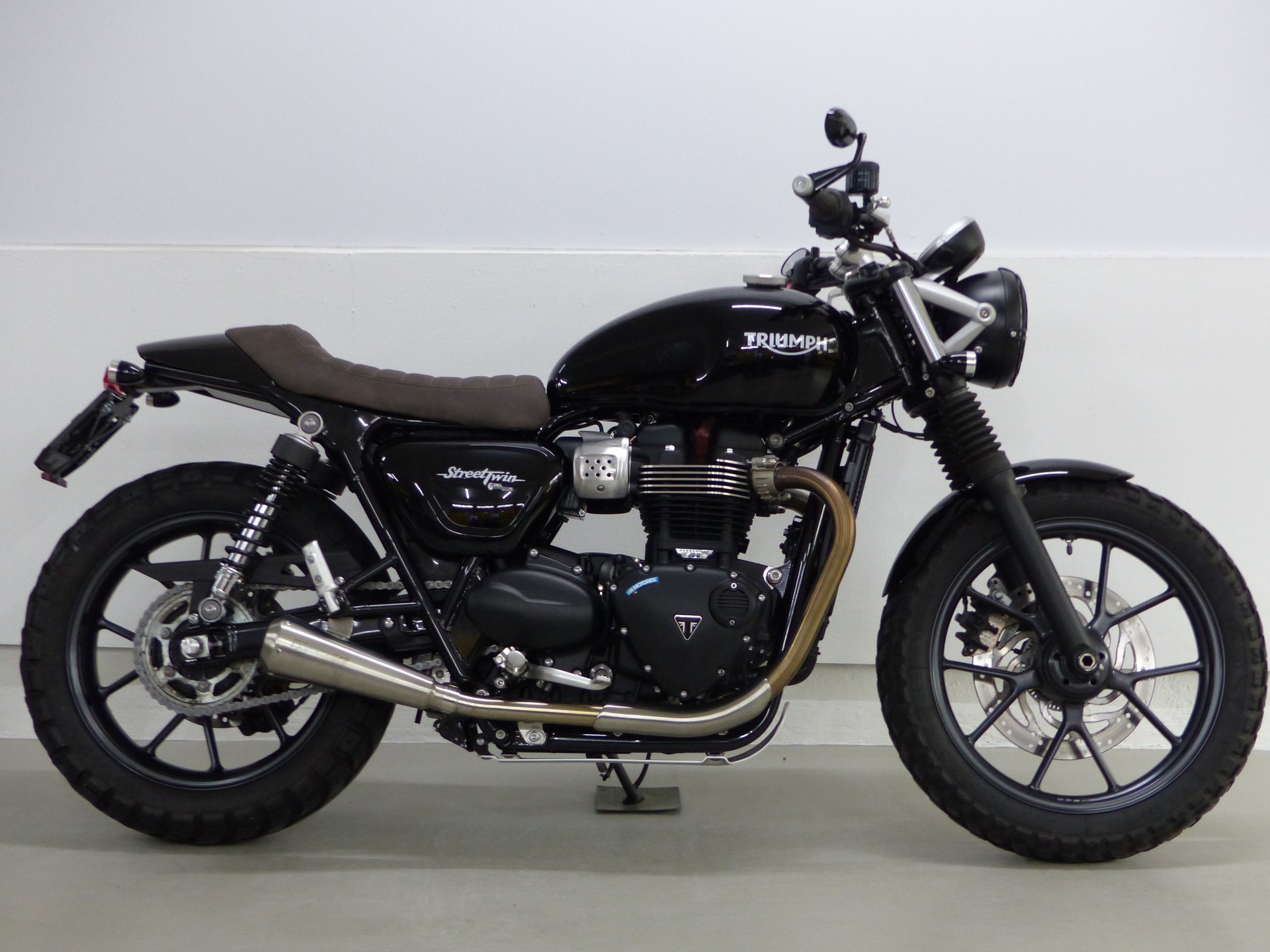 TRIUMPH Street Twin 900 i mit Zubehör-showroom-element-2