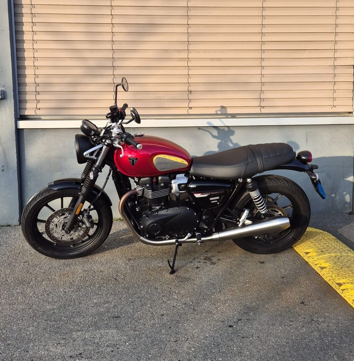 TRIUMPH Speed Twin 900 (35kW)-showroom-element-1