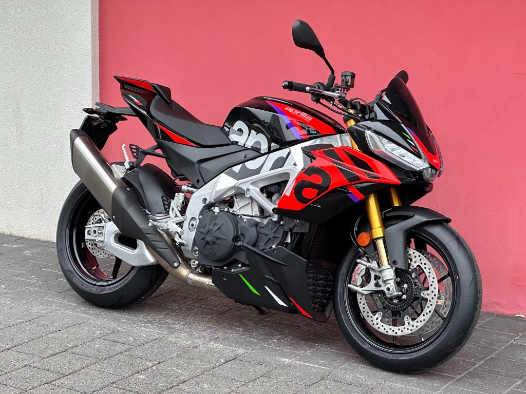 APRILIA Tuono V4 1100 Factory-showroom-element-1