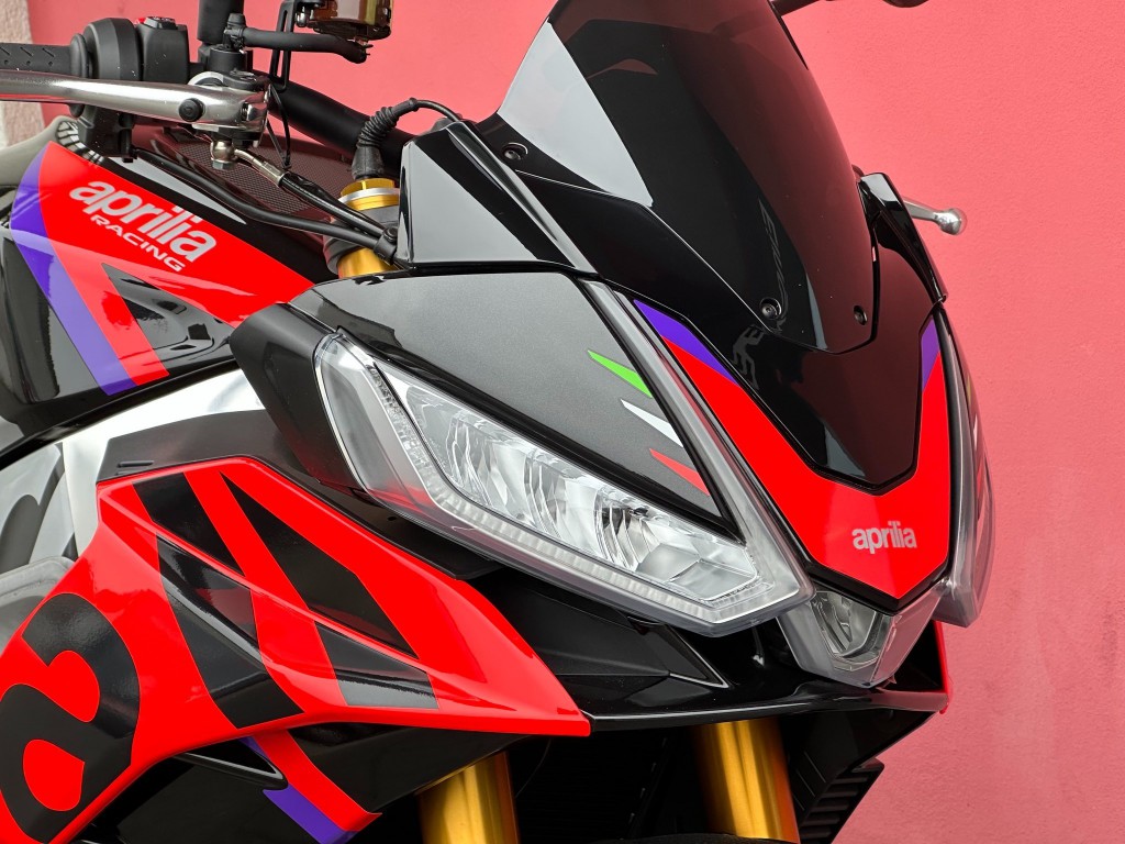 APRILIA Tuono V4 1100 Factory-showroom-element-3