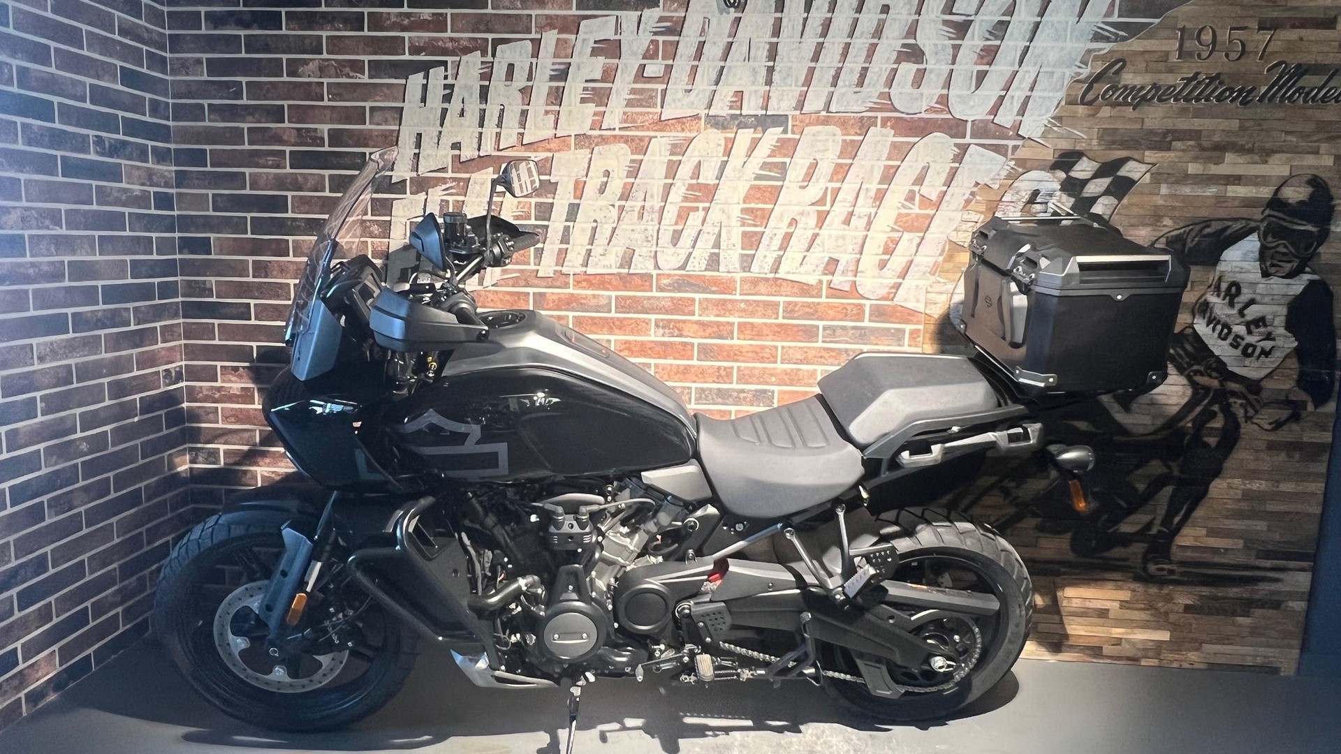 HARLEY-DAVIDSON RA Pan America 1250 Special-showroom-element-1