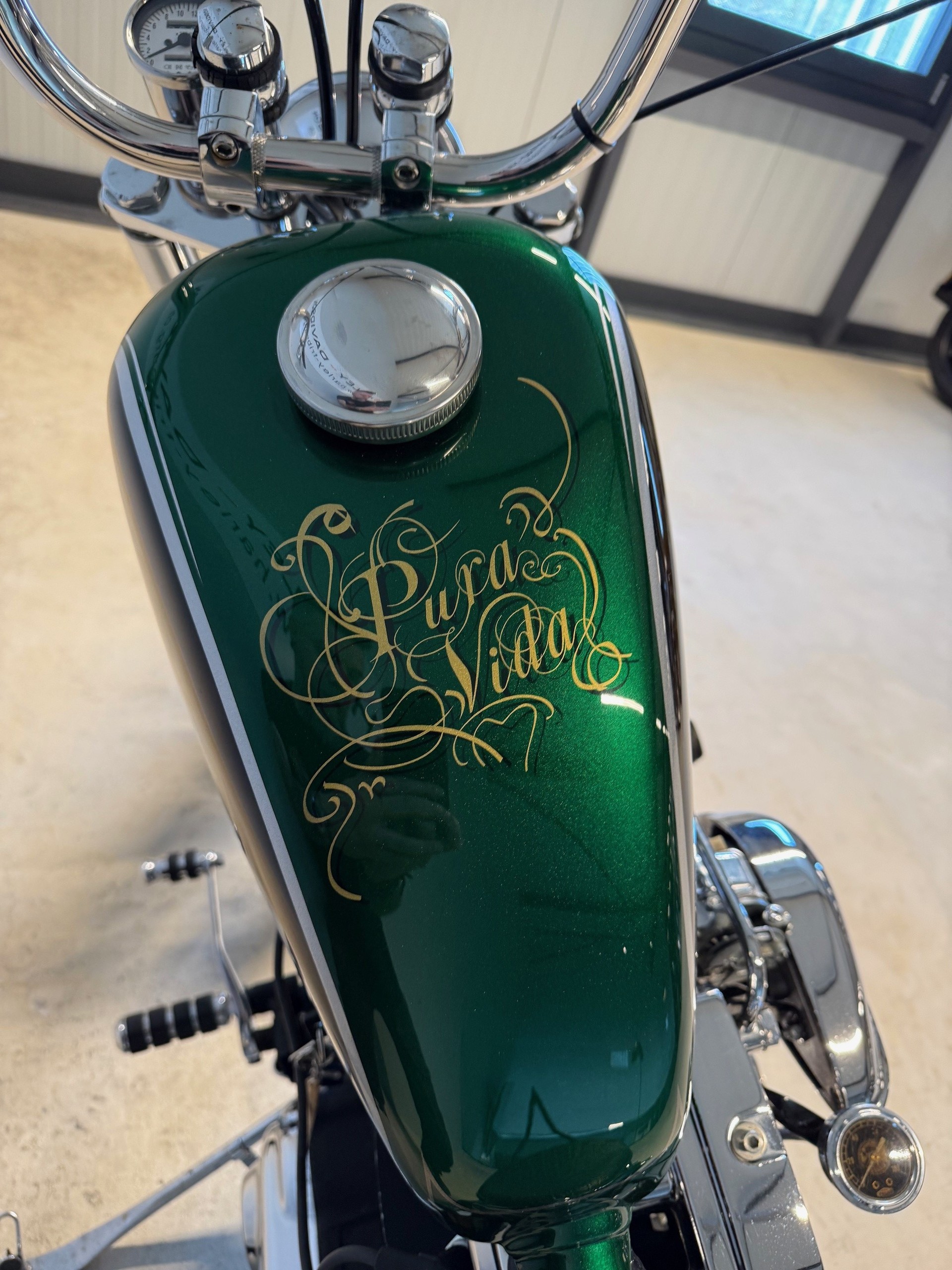 HARLEY-DAVIDSON FXSTC Softail Custom-showroom-element-3
