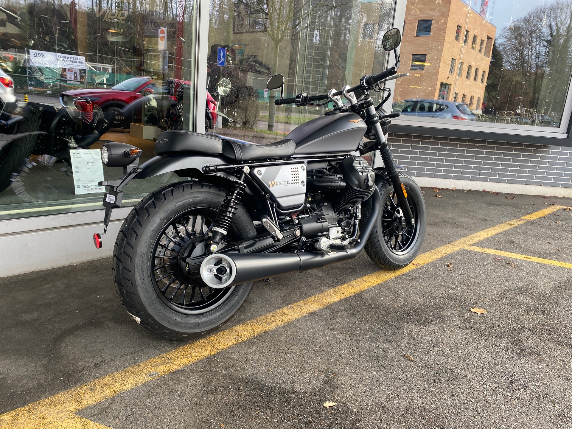 MOTO GUZZI V9 850 Bobber Special Edition-showroom-element-2