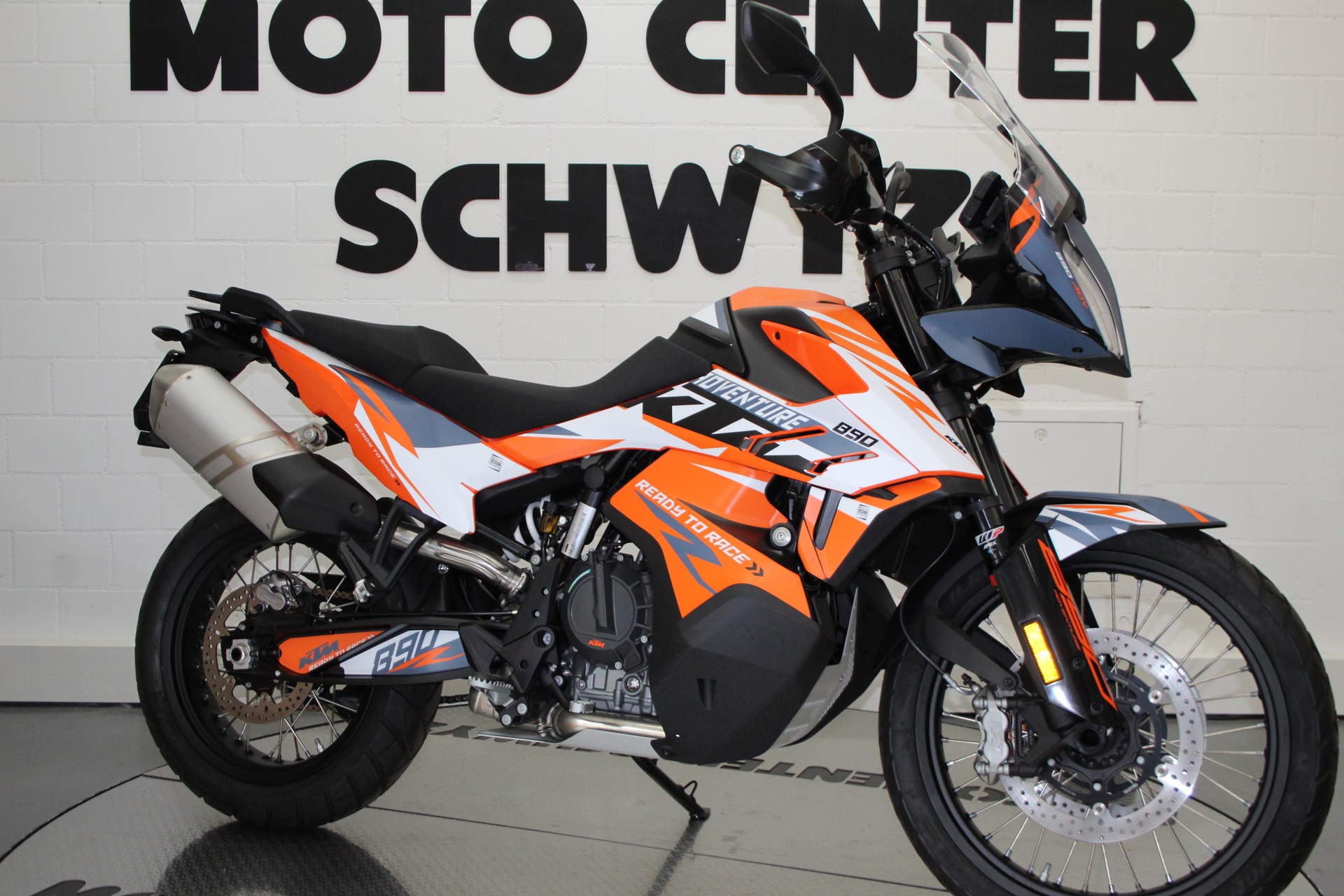 KTM 890 Adventure-showroom-element-1