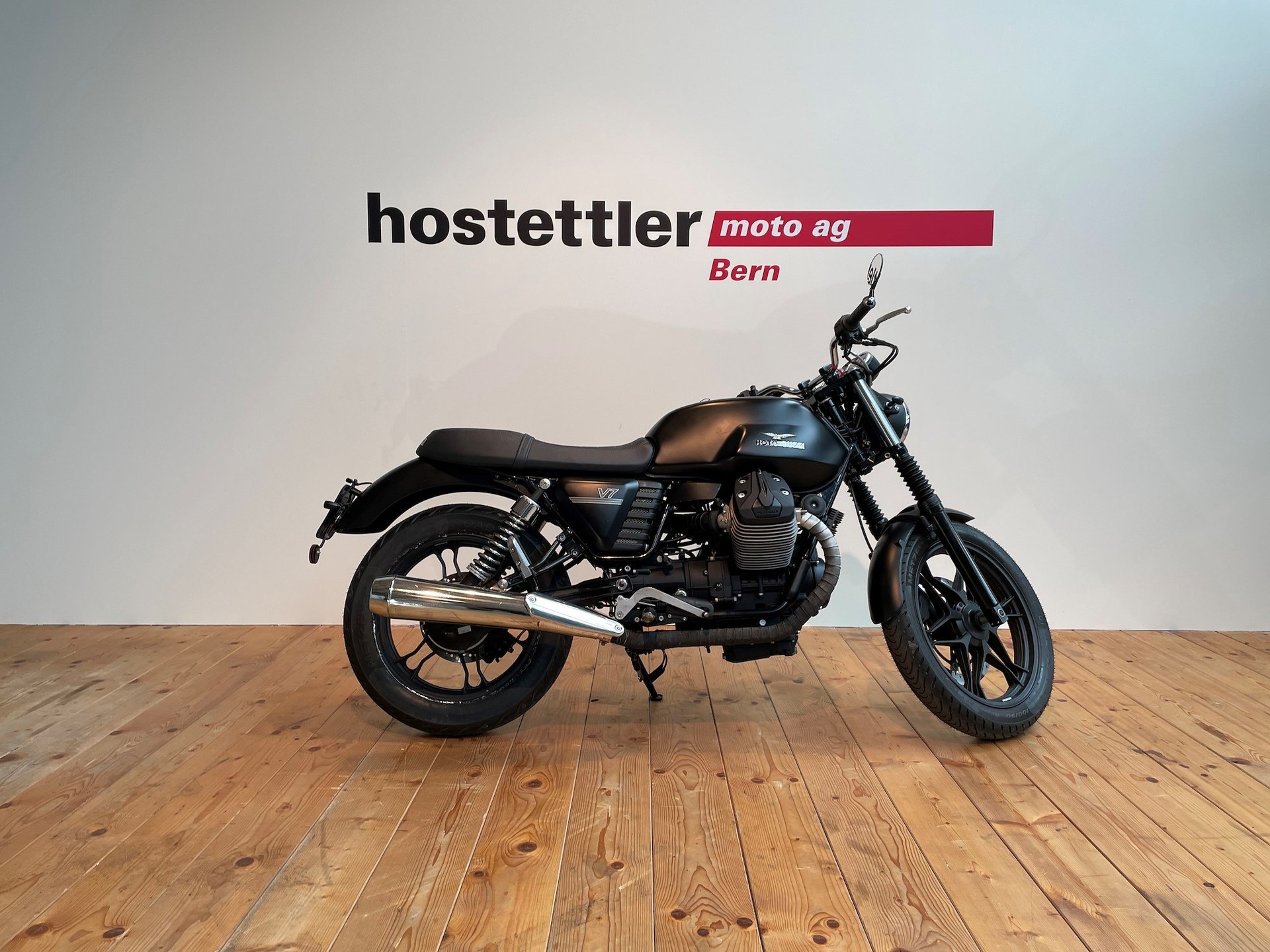 MOTO GUZZI V7-showroom-element-1