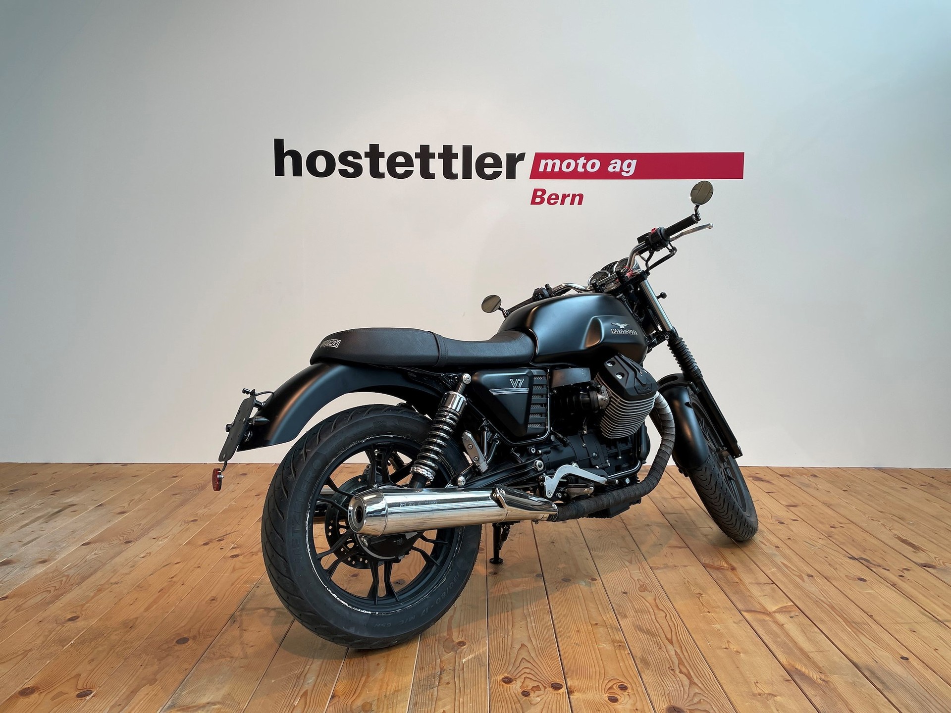 MOTO GUZZI V7-showroom-element-2