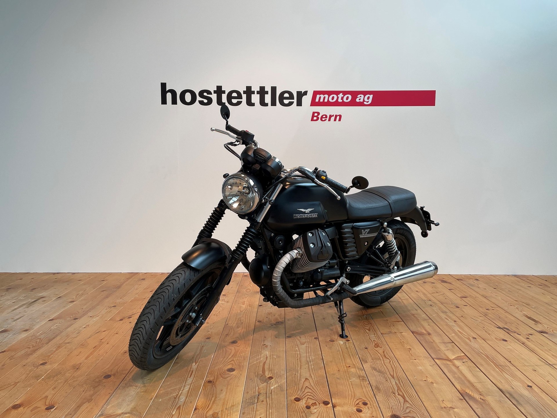 MOTO GUZZI V7-showroom-element-3