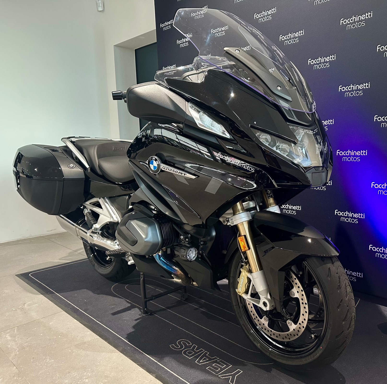 BMW R 1250 RT Triple Black-showroom-element-1