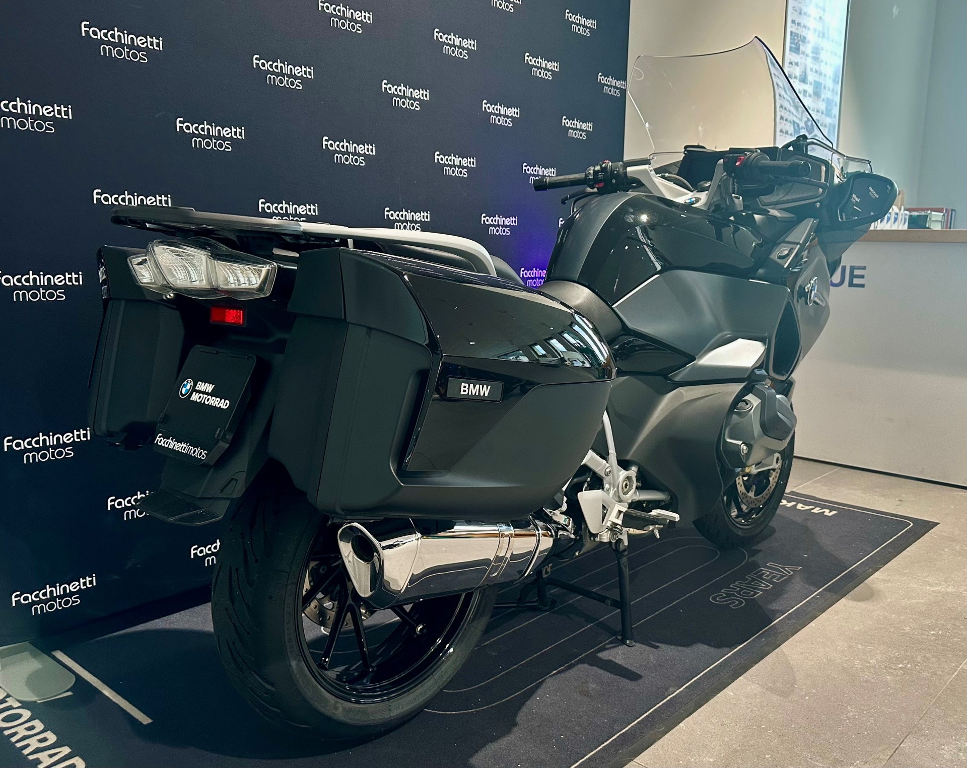 BMW R 1250 RT Triple Black-showroom-element-2