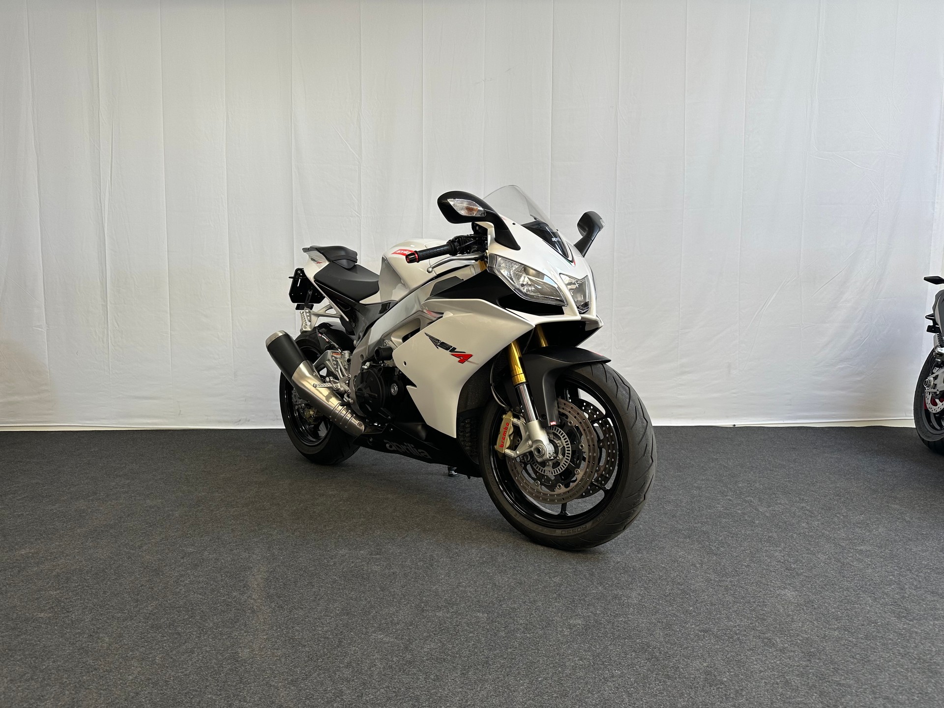 APRILIA RSV4 R APRC-showroom-element-1