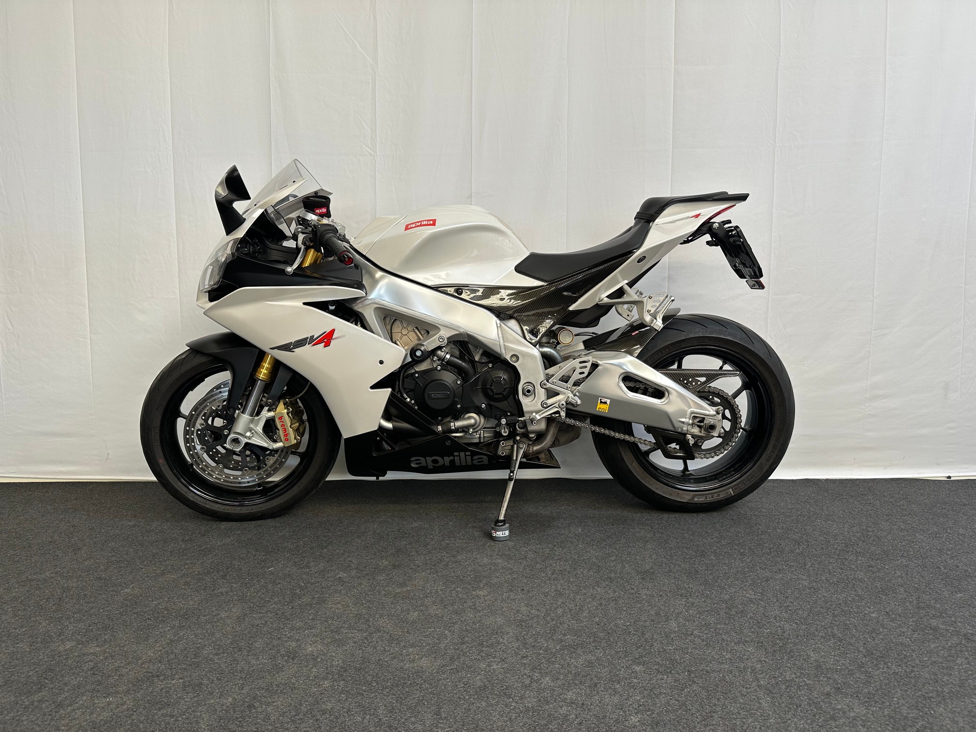 APRILIA RSV4 R APRC-showroom-element-3