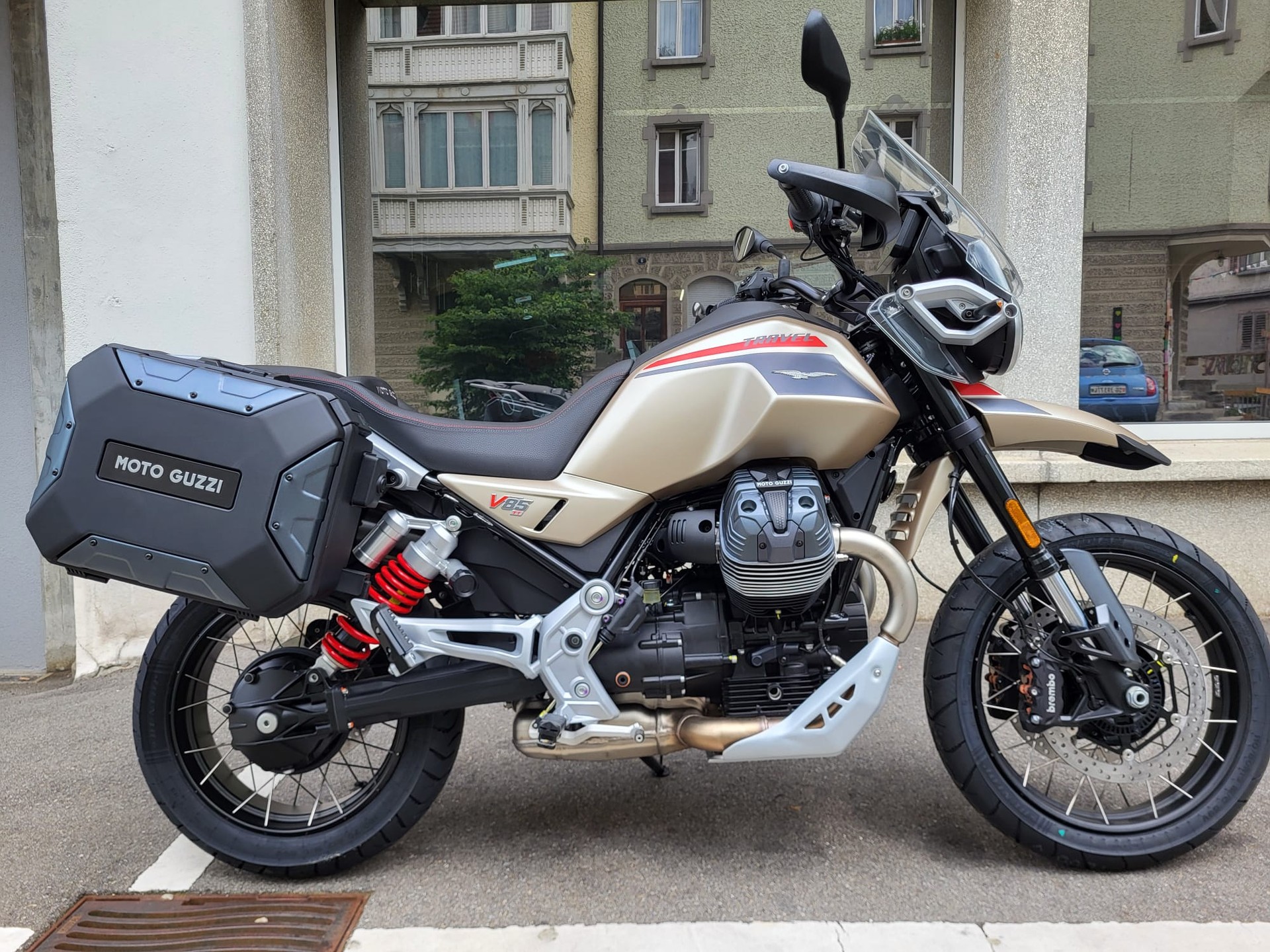 MOTO GUZZI V85 TT Travel E5+