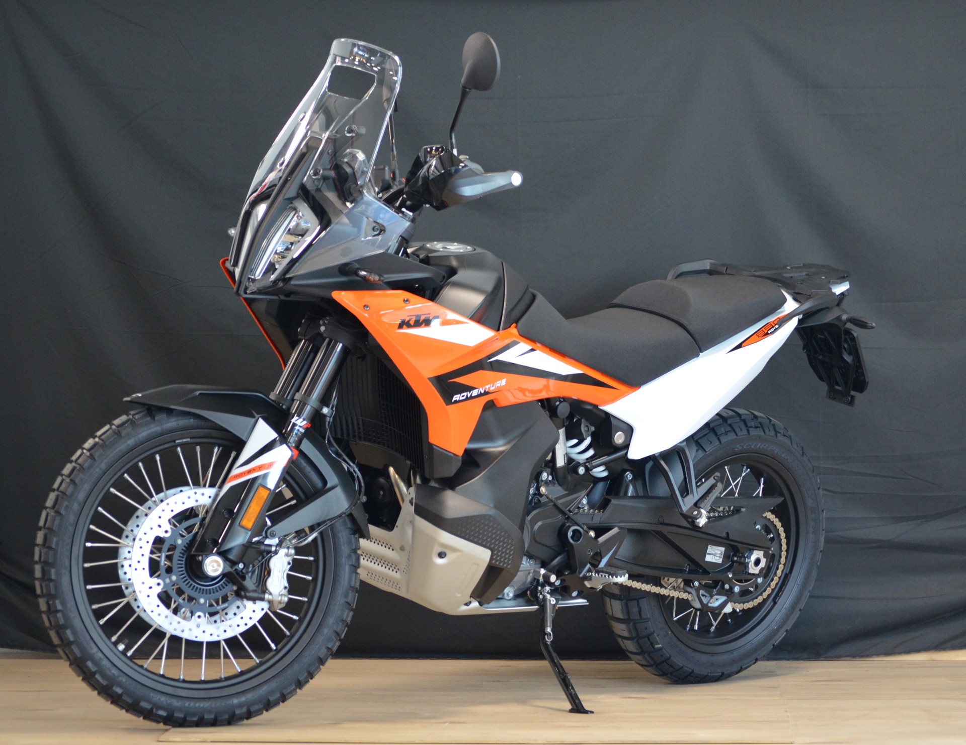 KTM 890 Adventure-showroom-element-1