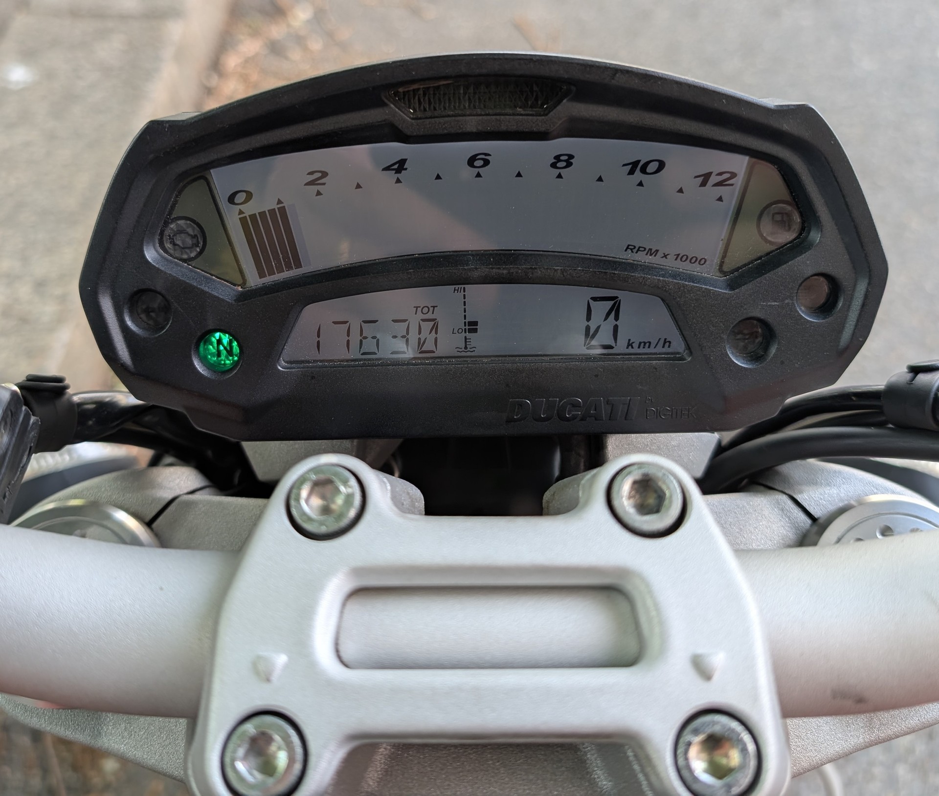DUCATI MONSTER 796-image-7