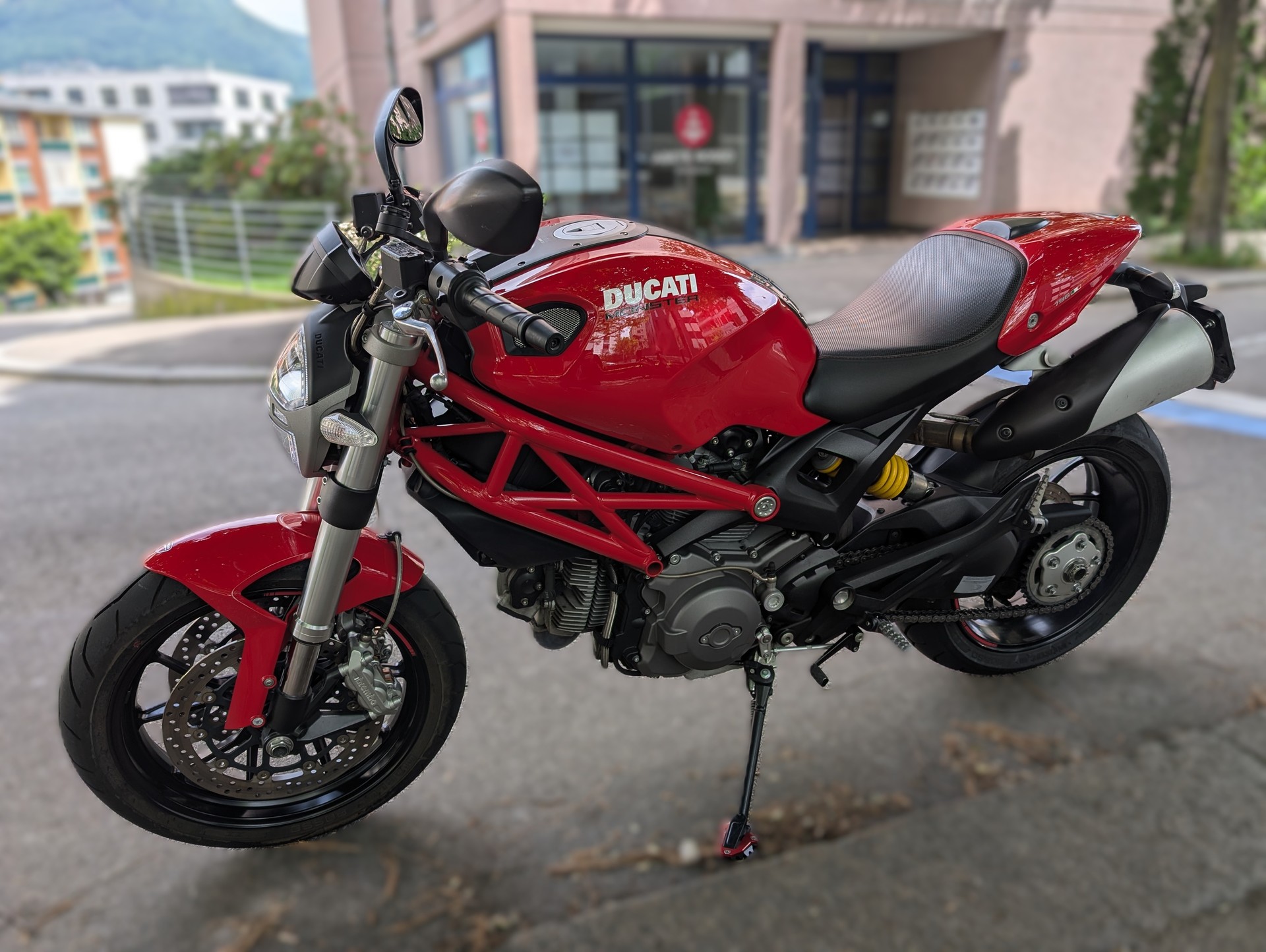 DUCATI MONSTER 796-image-2